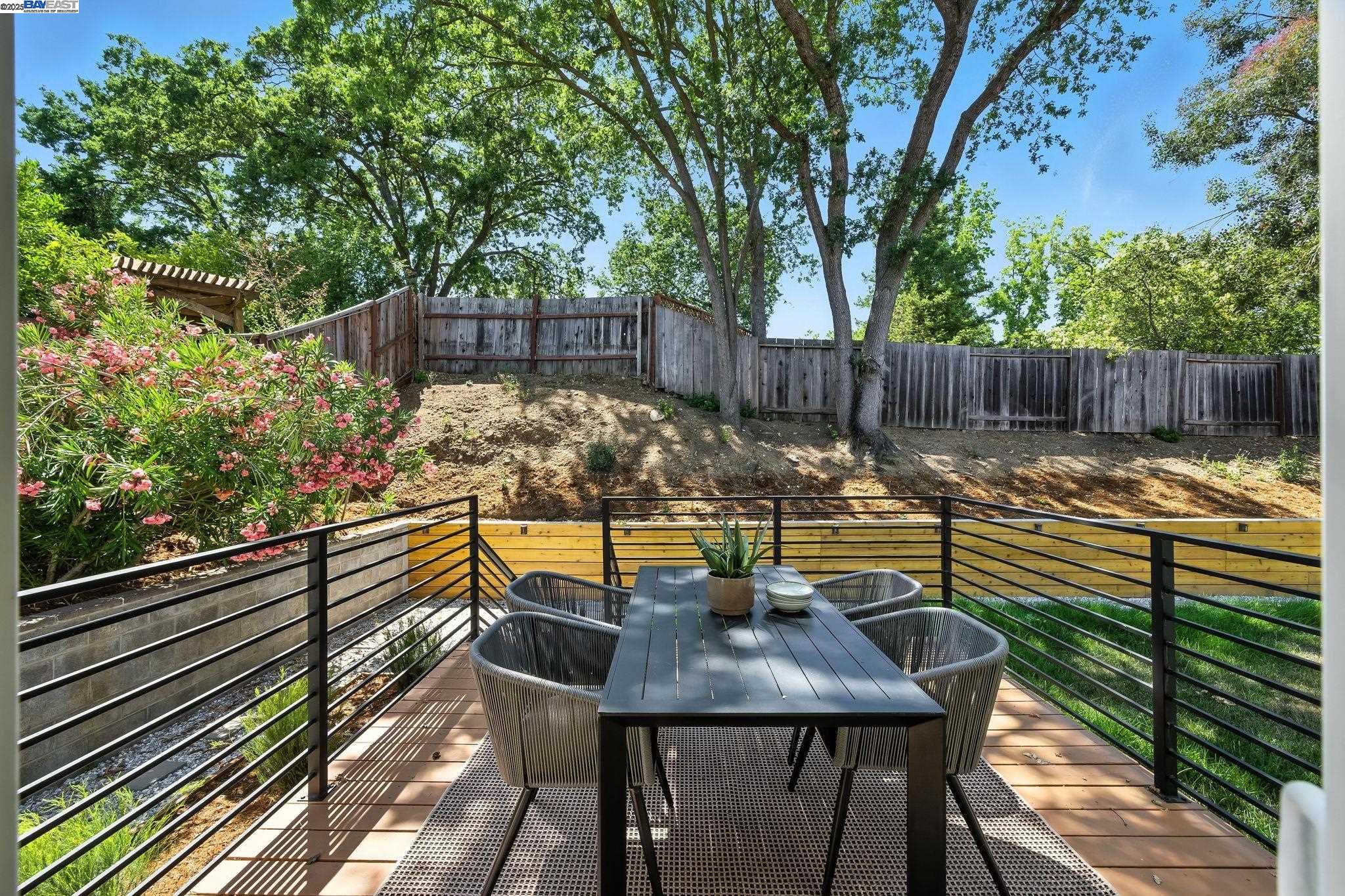 4253 Mirador Dr