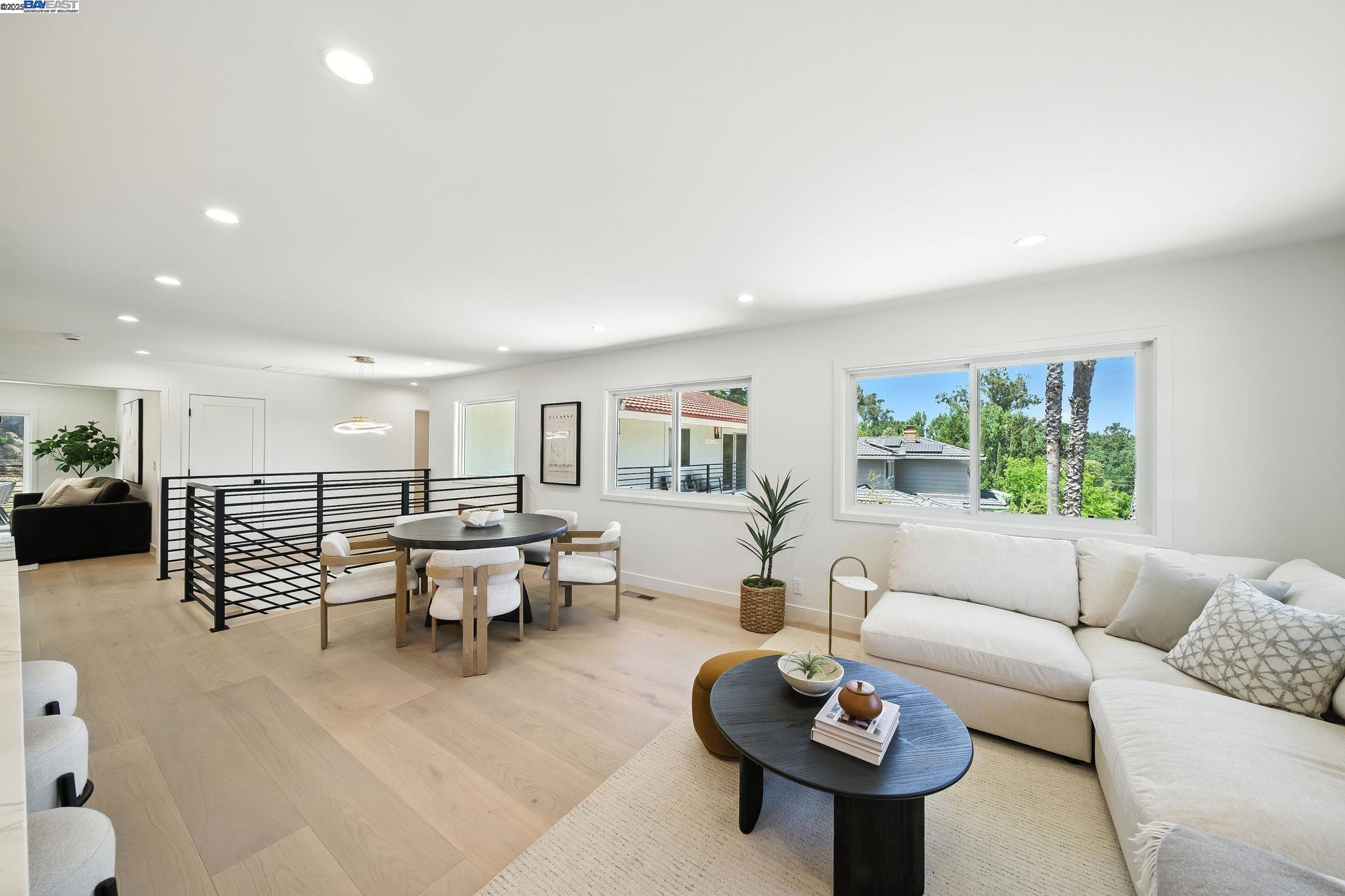 4253 Mirador Dr