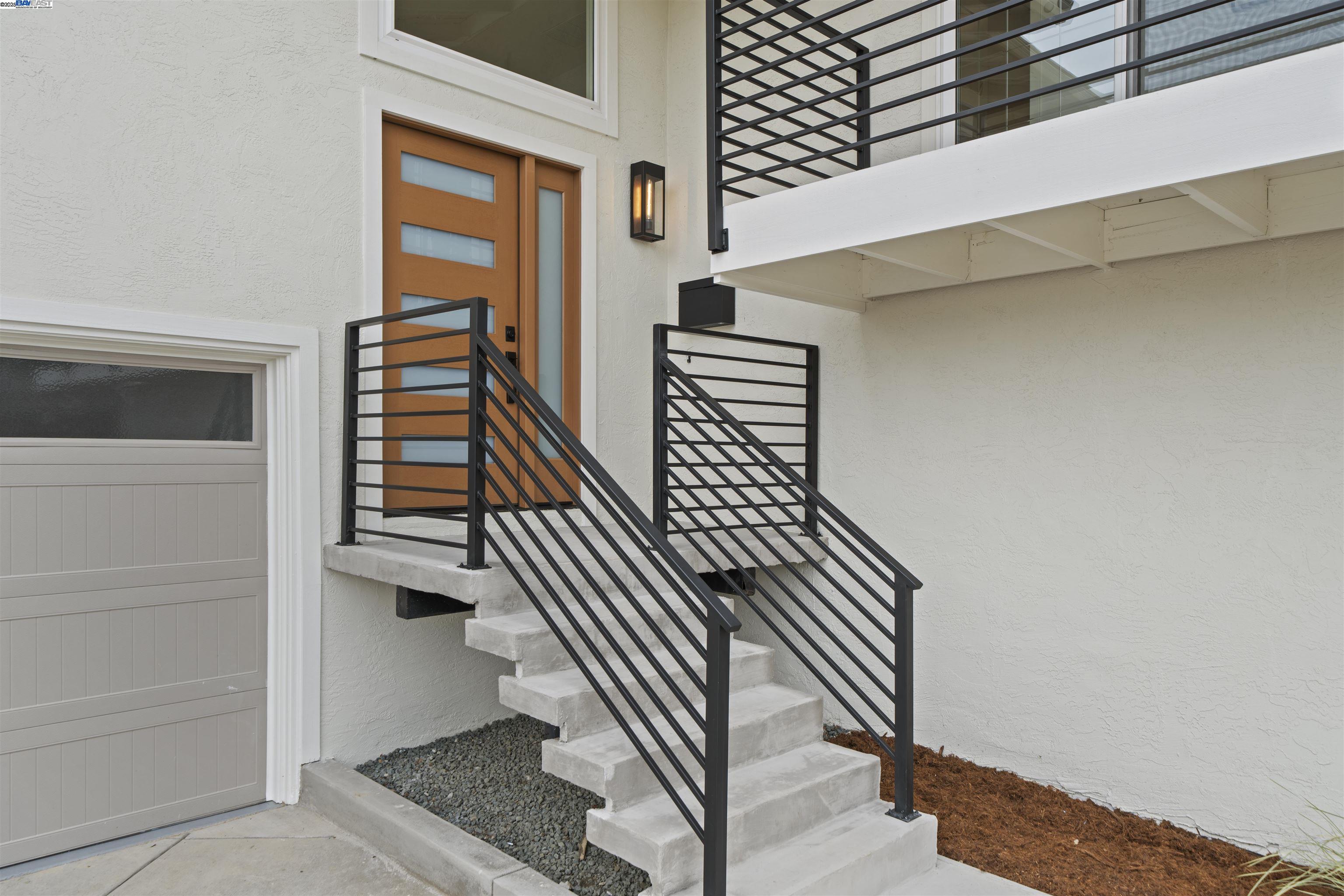 4253 Mirador Dr