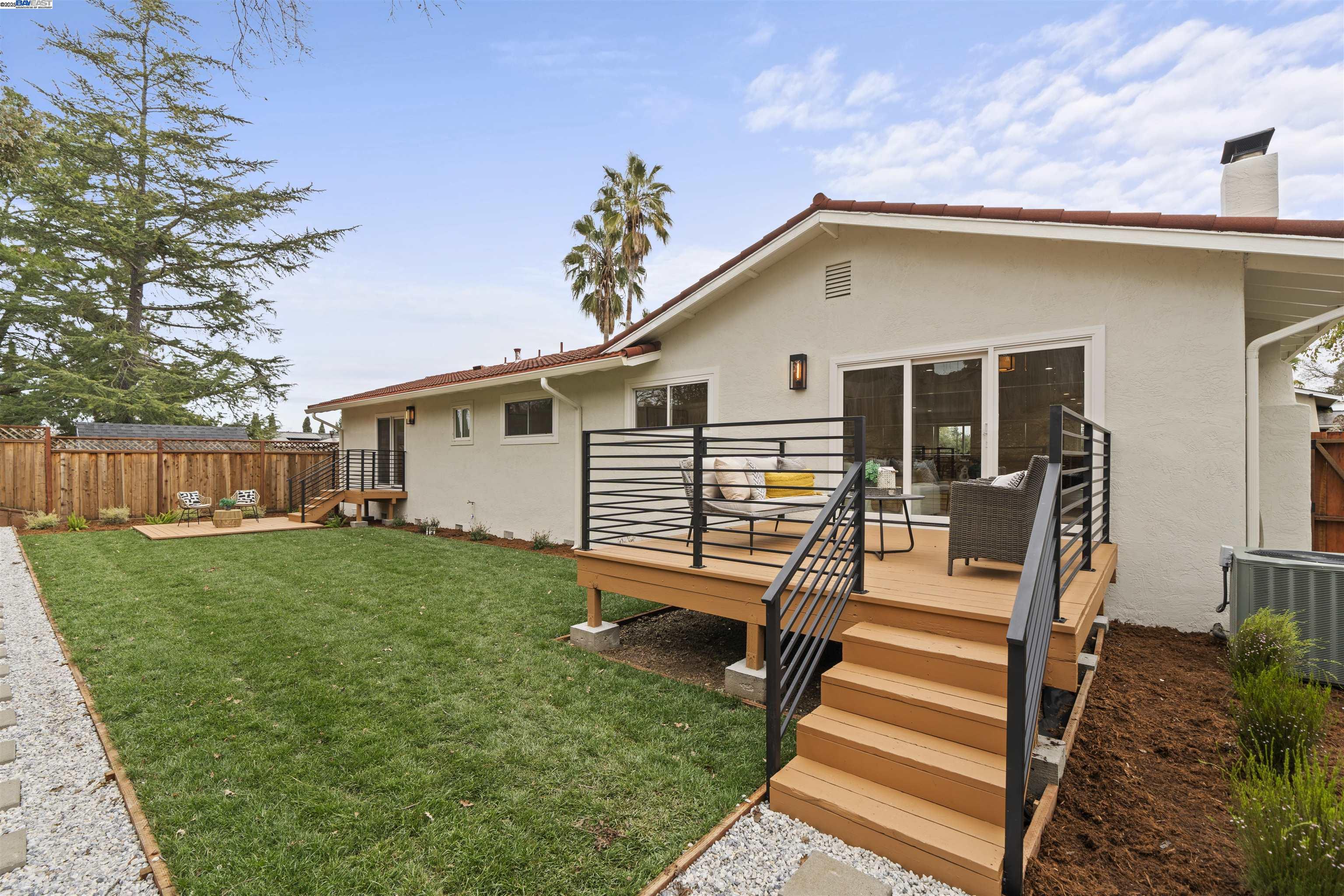 4253 Mirador Dr