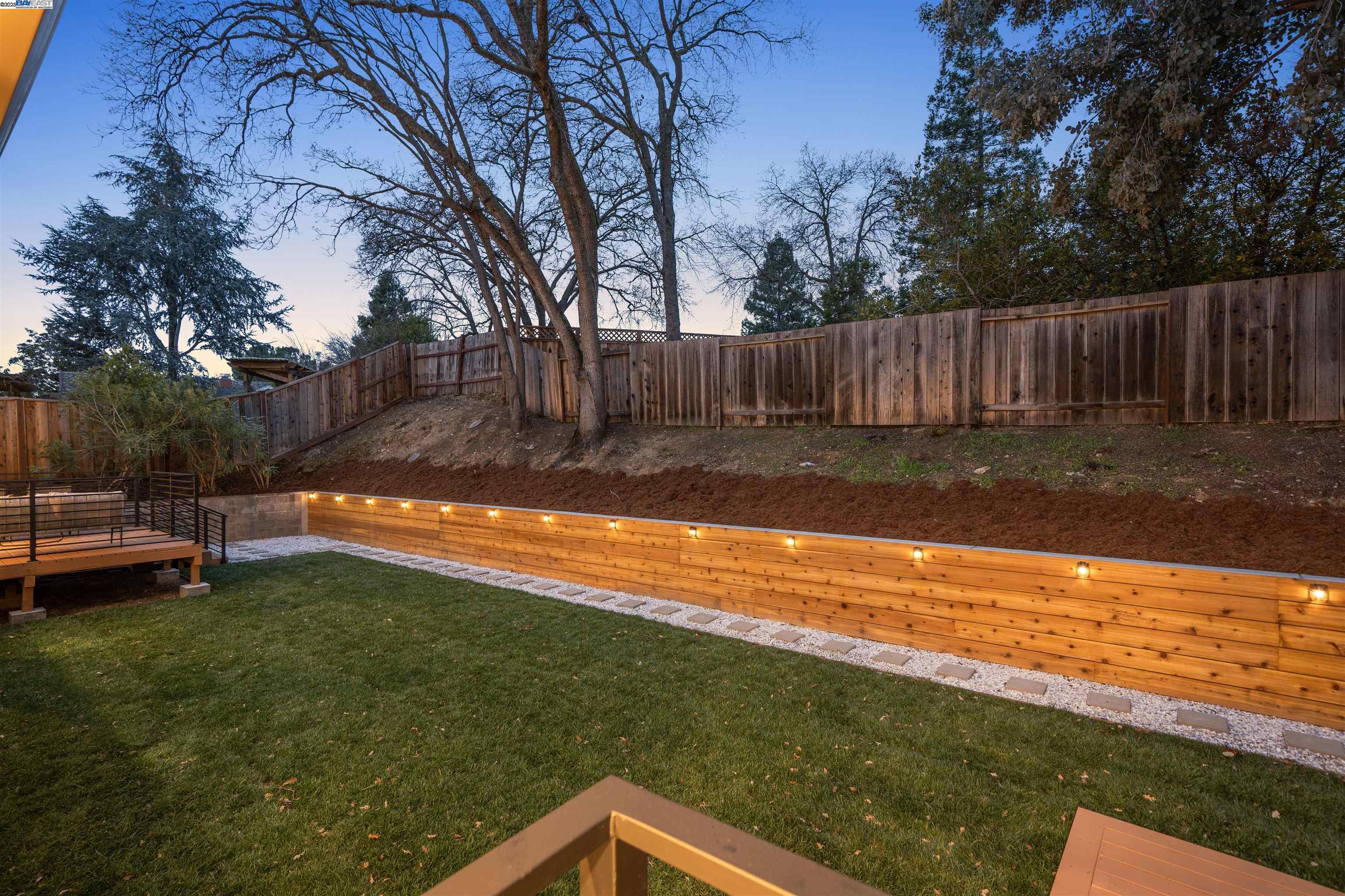 4253 Mirador Dr