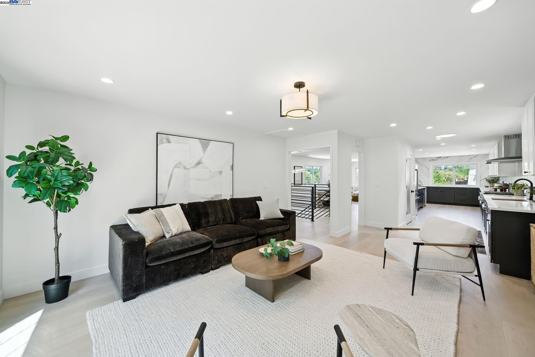 4253 Mirador Dr