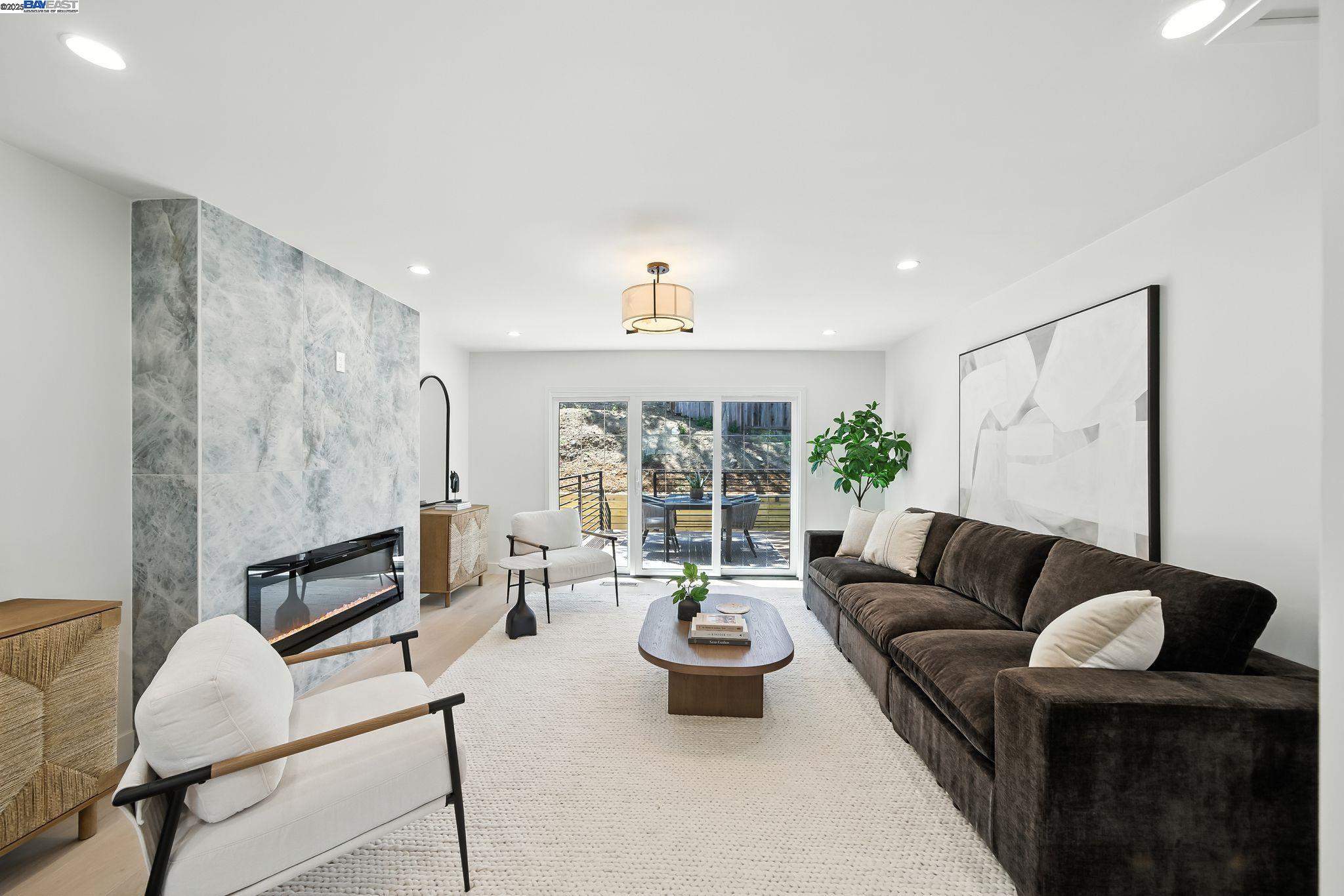 4253 Mirador Dr