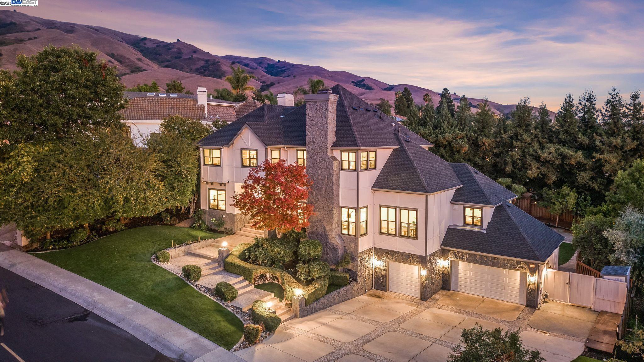 1910 Vinehill Circle, Fremont