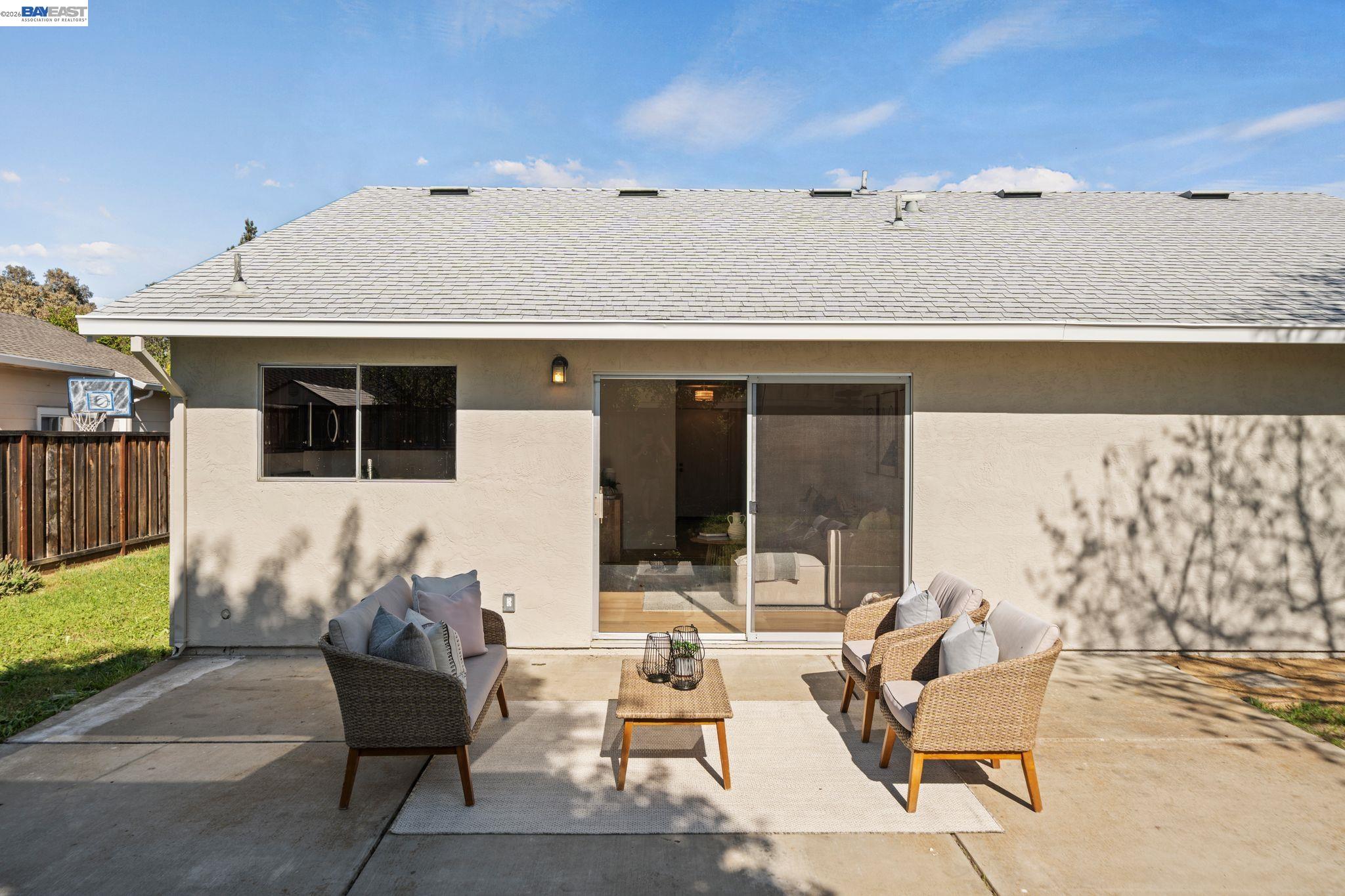 1686 Rhododendron Dr