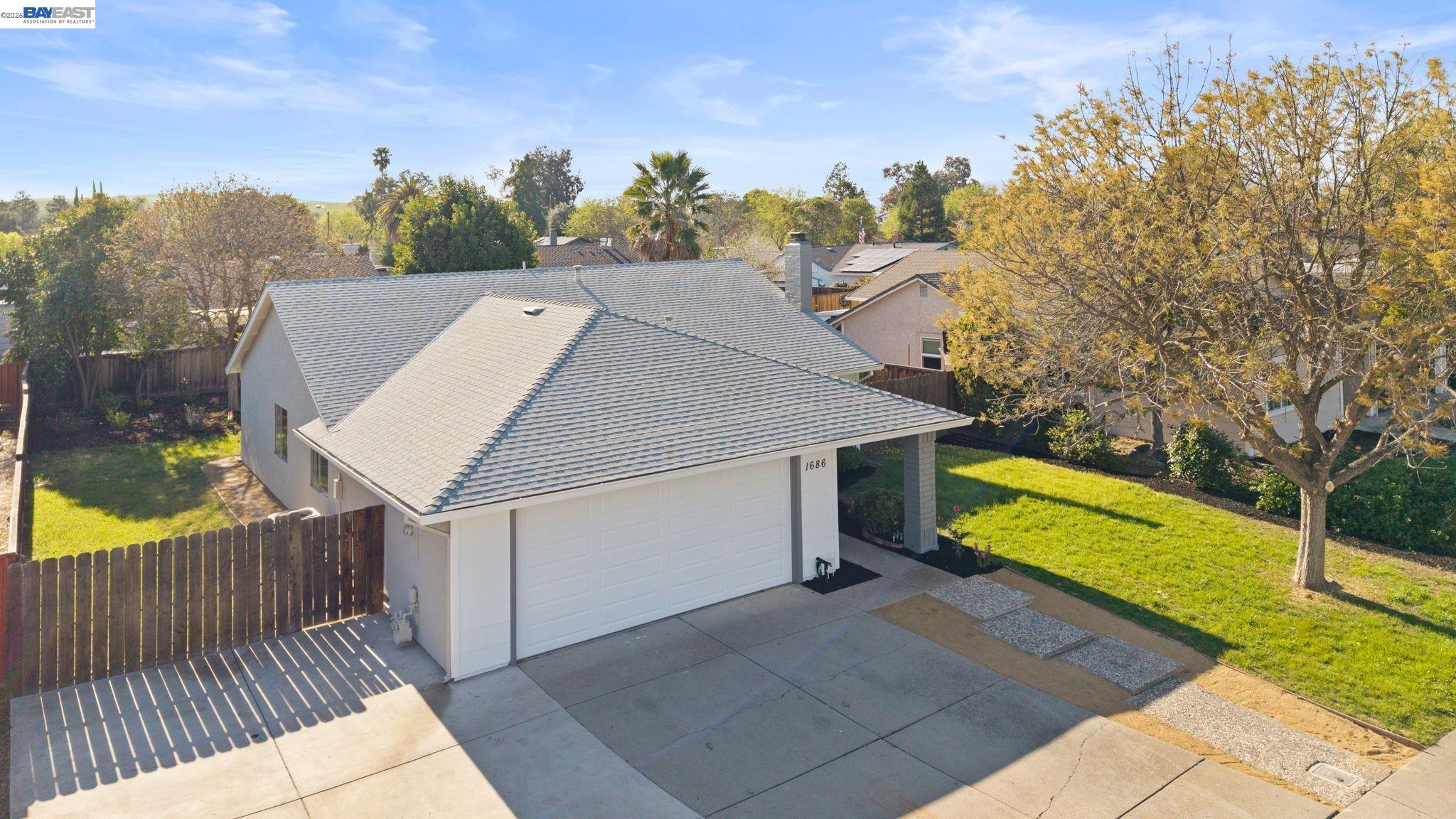 1686 Rhododendron Dr