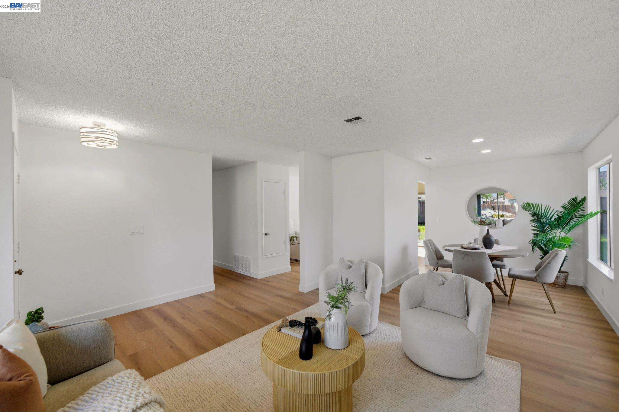 1686 Rhododendron Dr