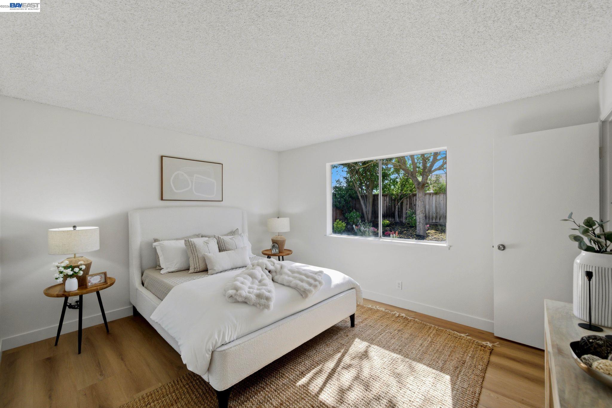 1686 Rhododendron Dr