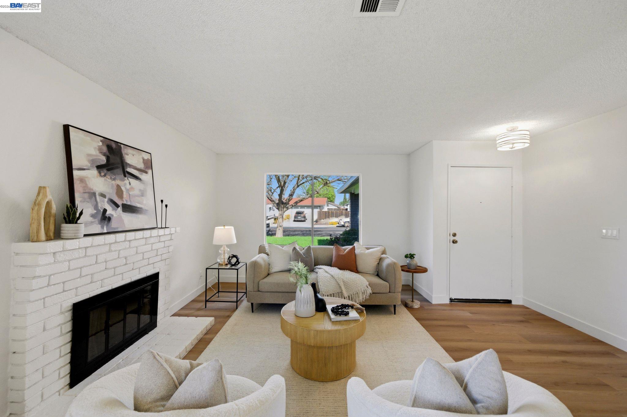 1686 Rhododendron Dr