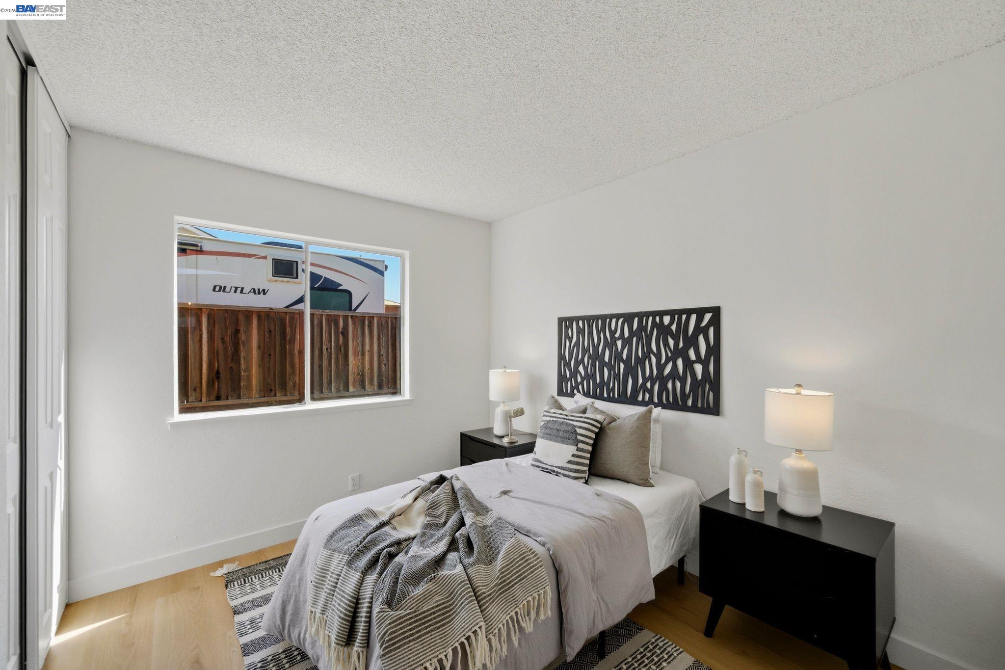 1686 Rhododendron Dr