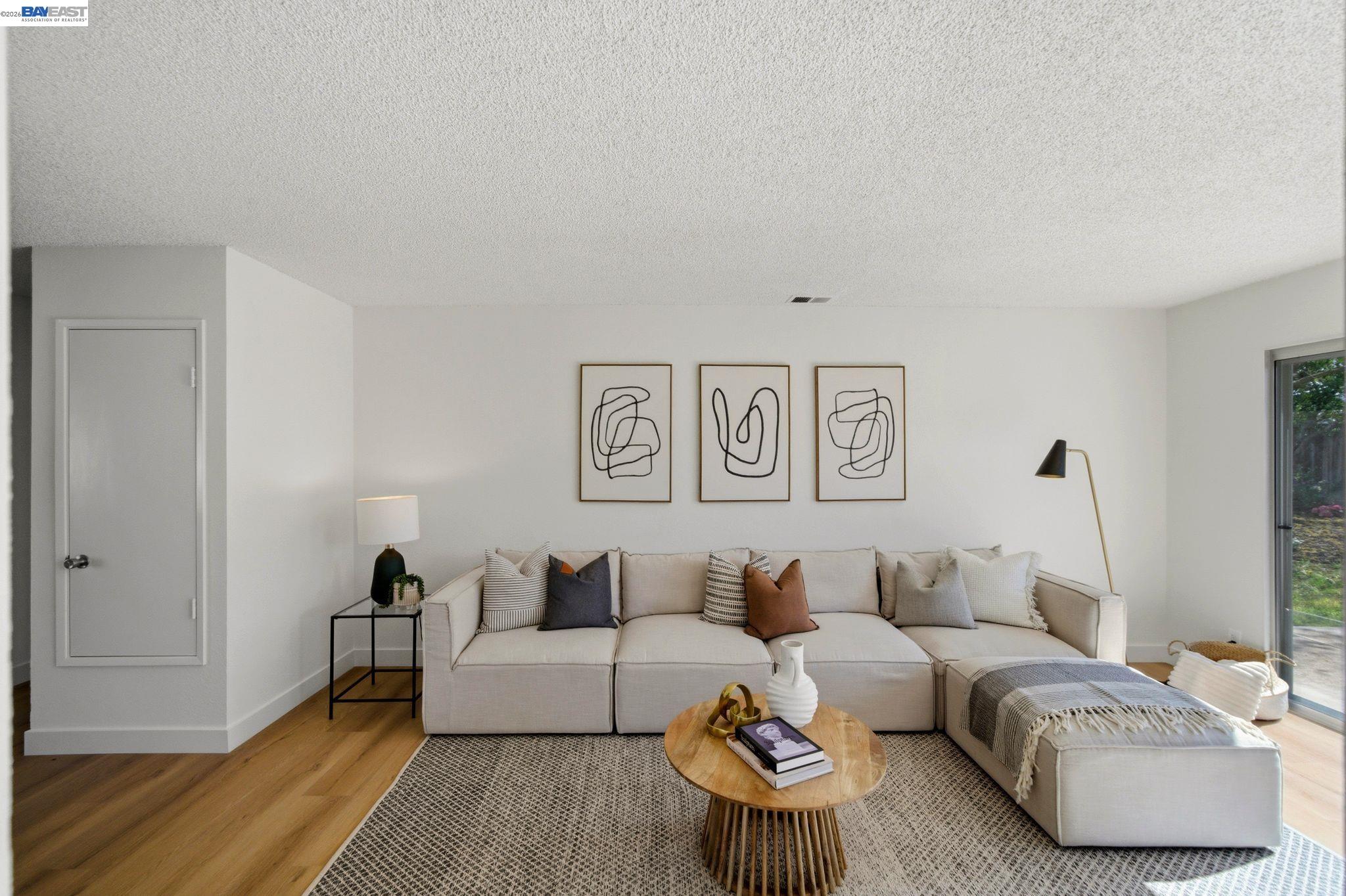 1686 Rhododendron Dr