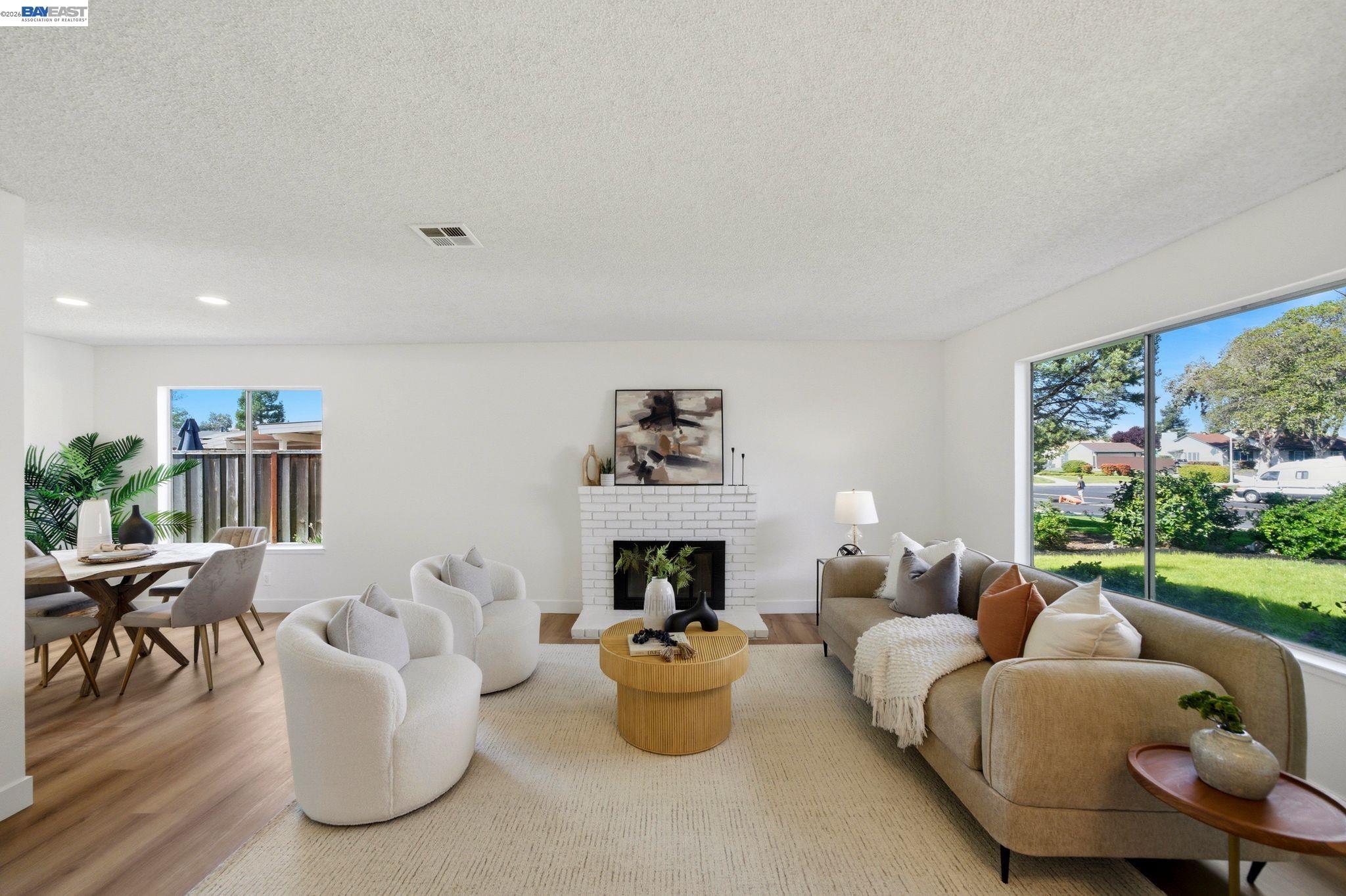 1686 Rhododendron Dr