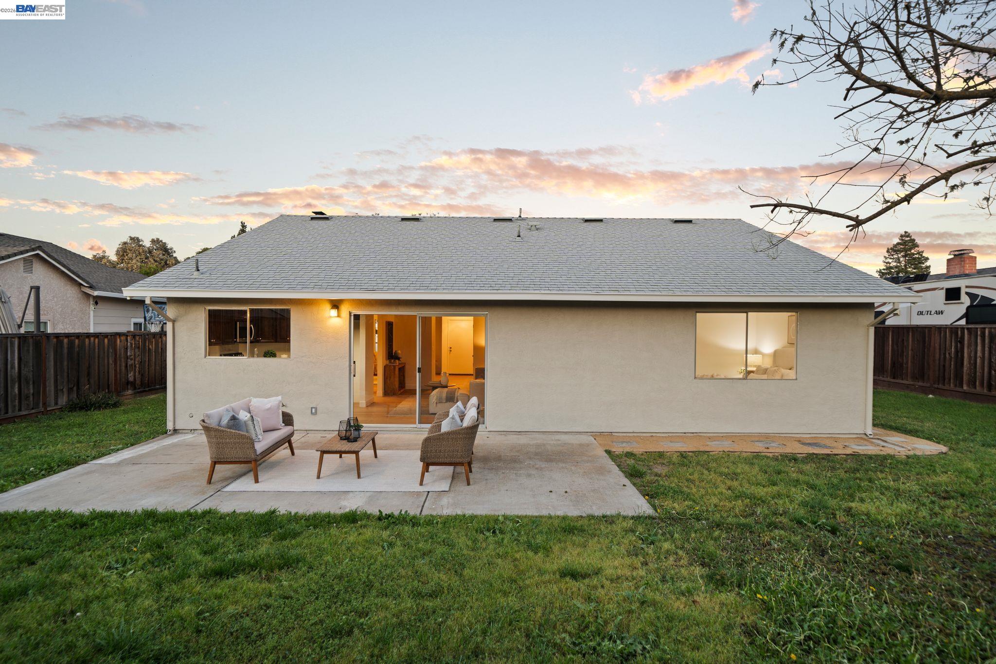 1686 Rhododendron Dr