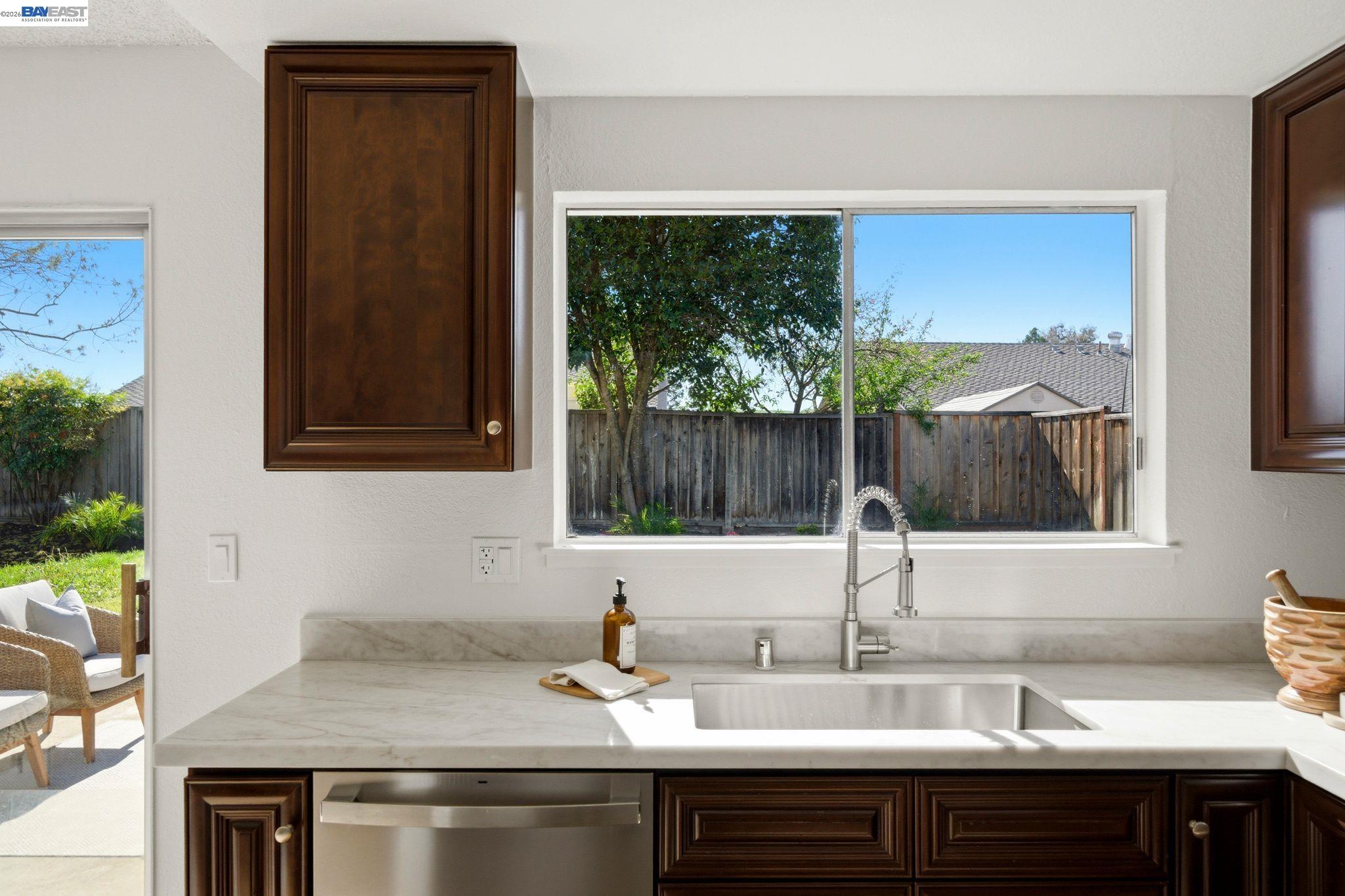 1686 Rhododendron Dr