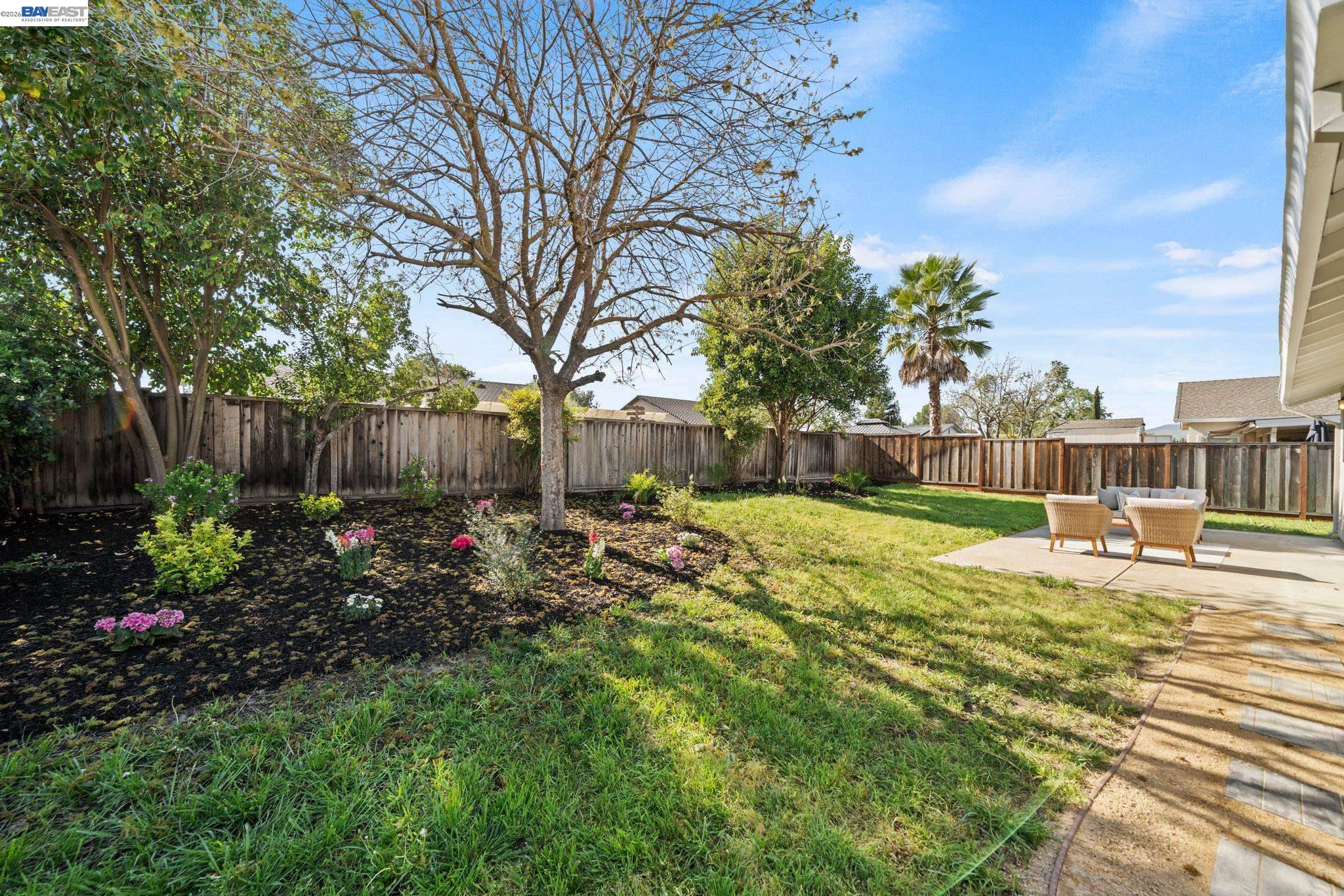 1686 Rhododendron Dr