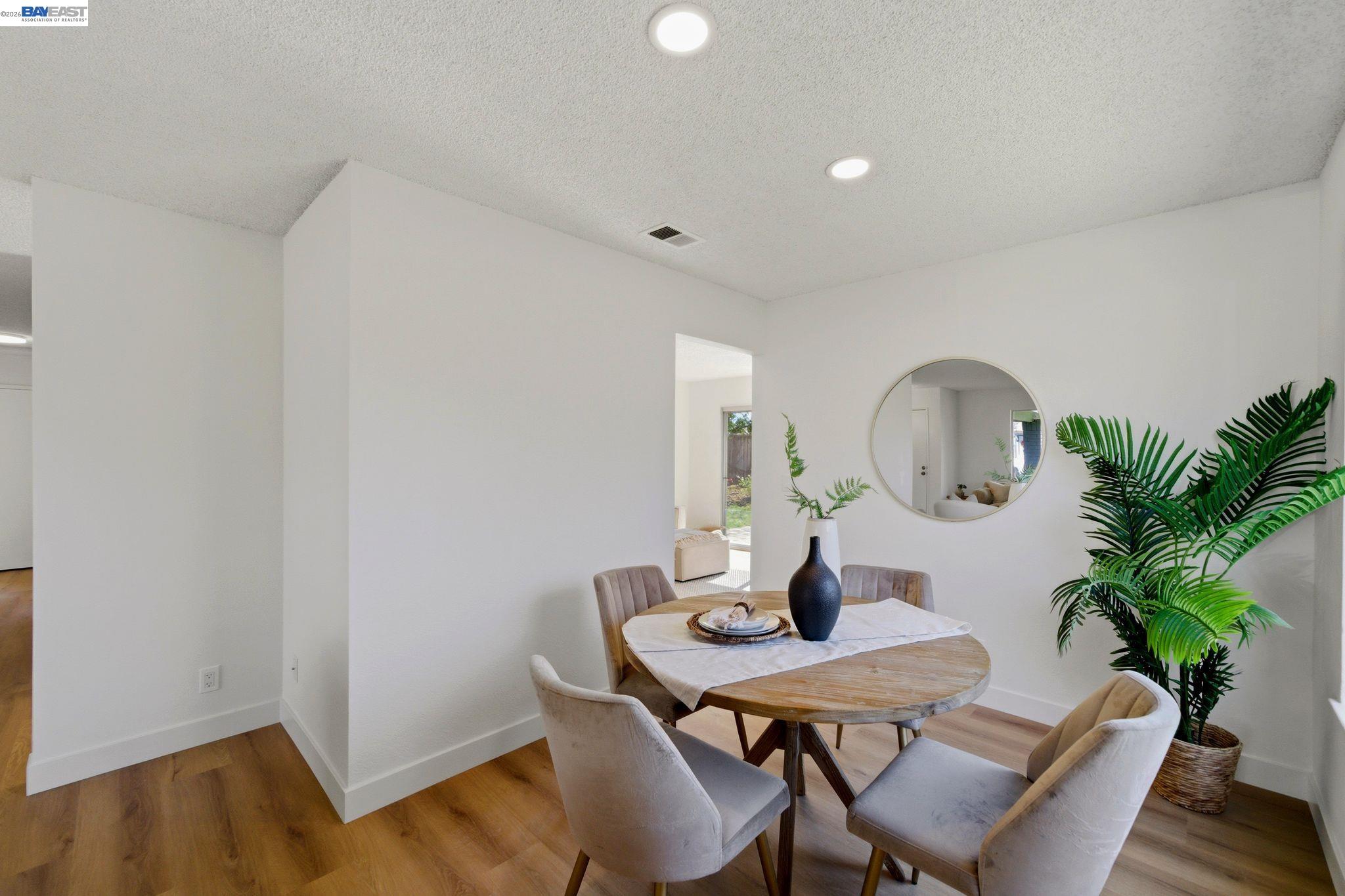 1686 Rhododendron Dr