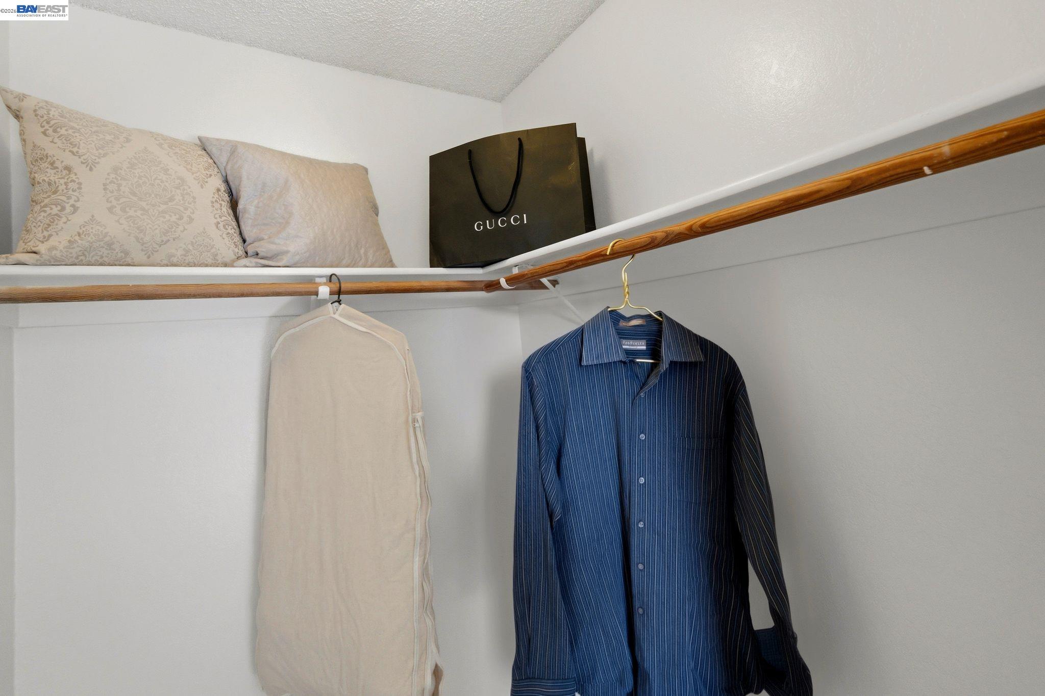 1686 Rhododendron Dr