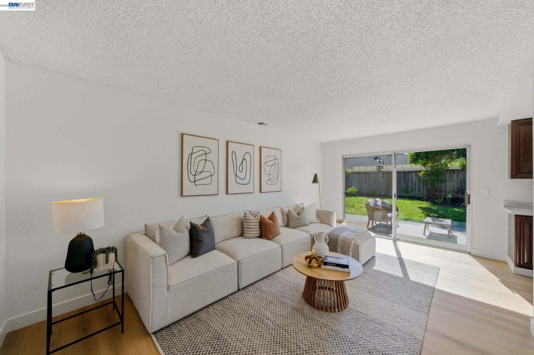 1686 Rhododendron Dr