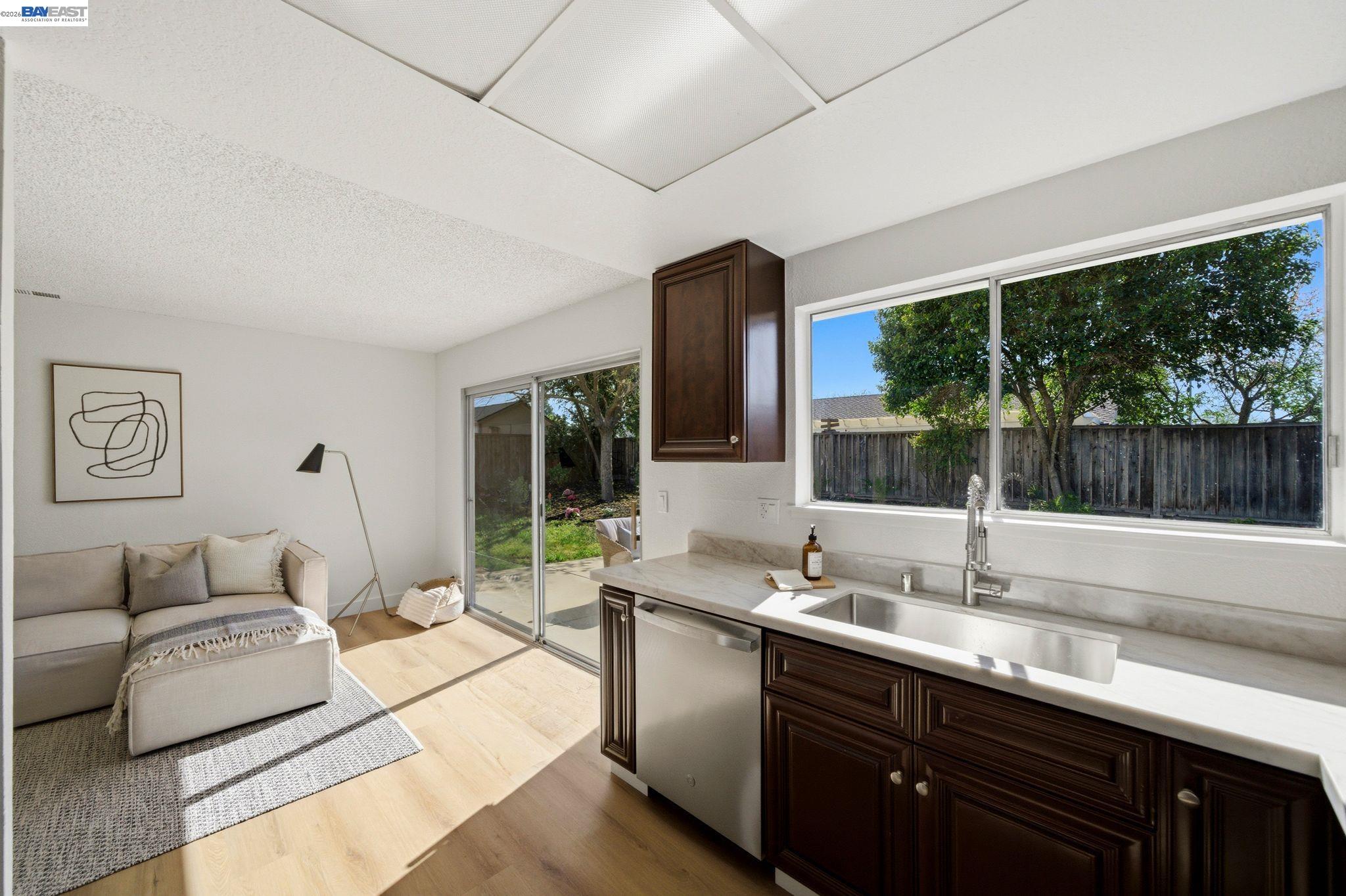 1686 Rhododendron Dr