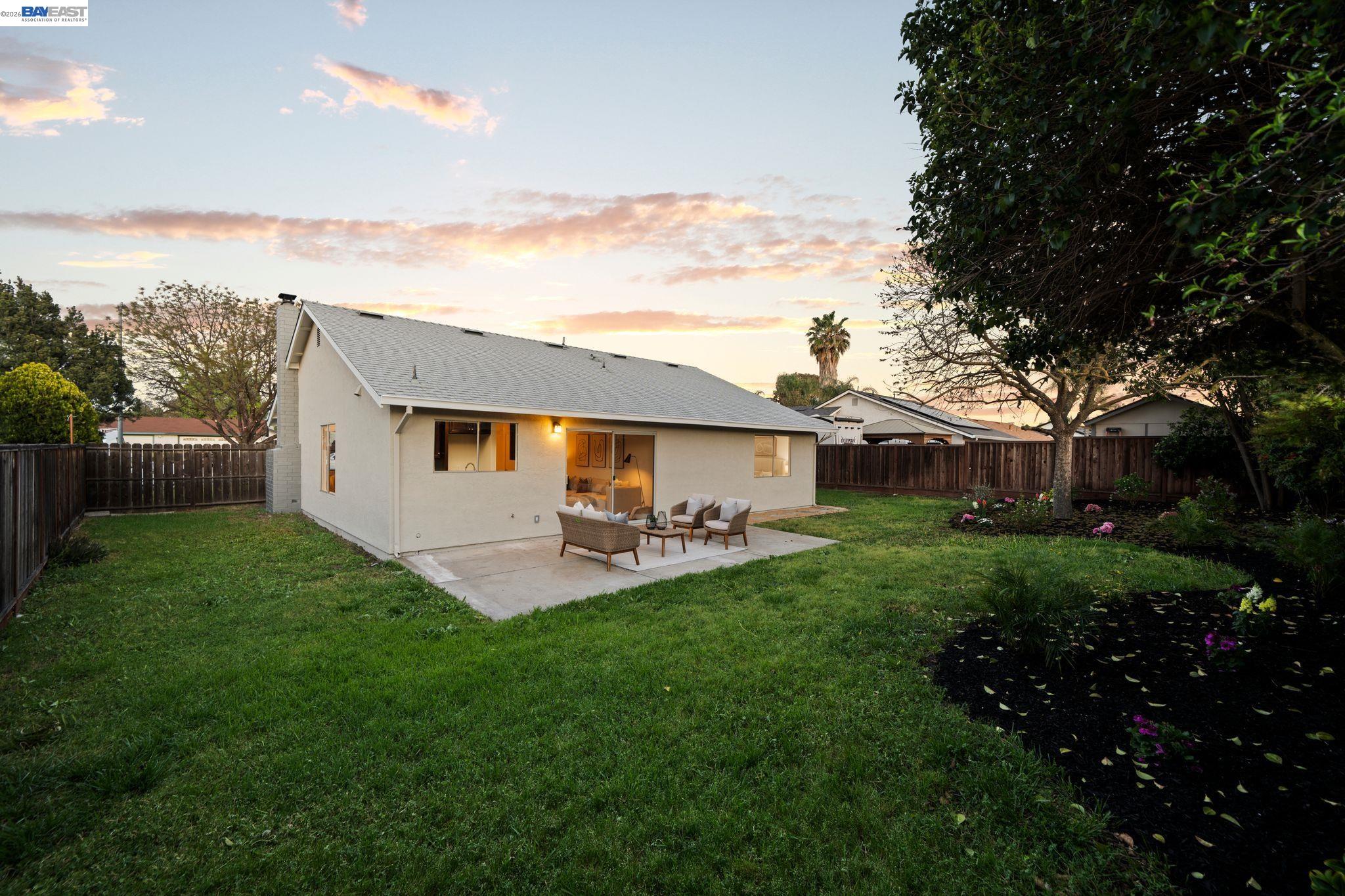 1686 Rhododendron Dr