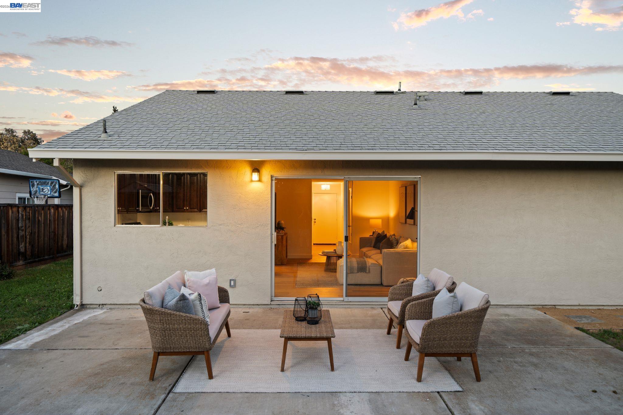 1686 Rhododendron Dr