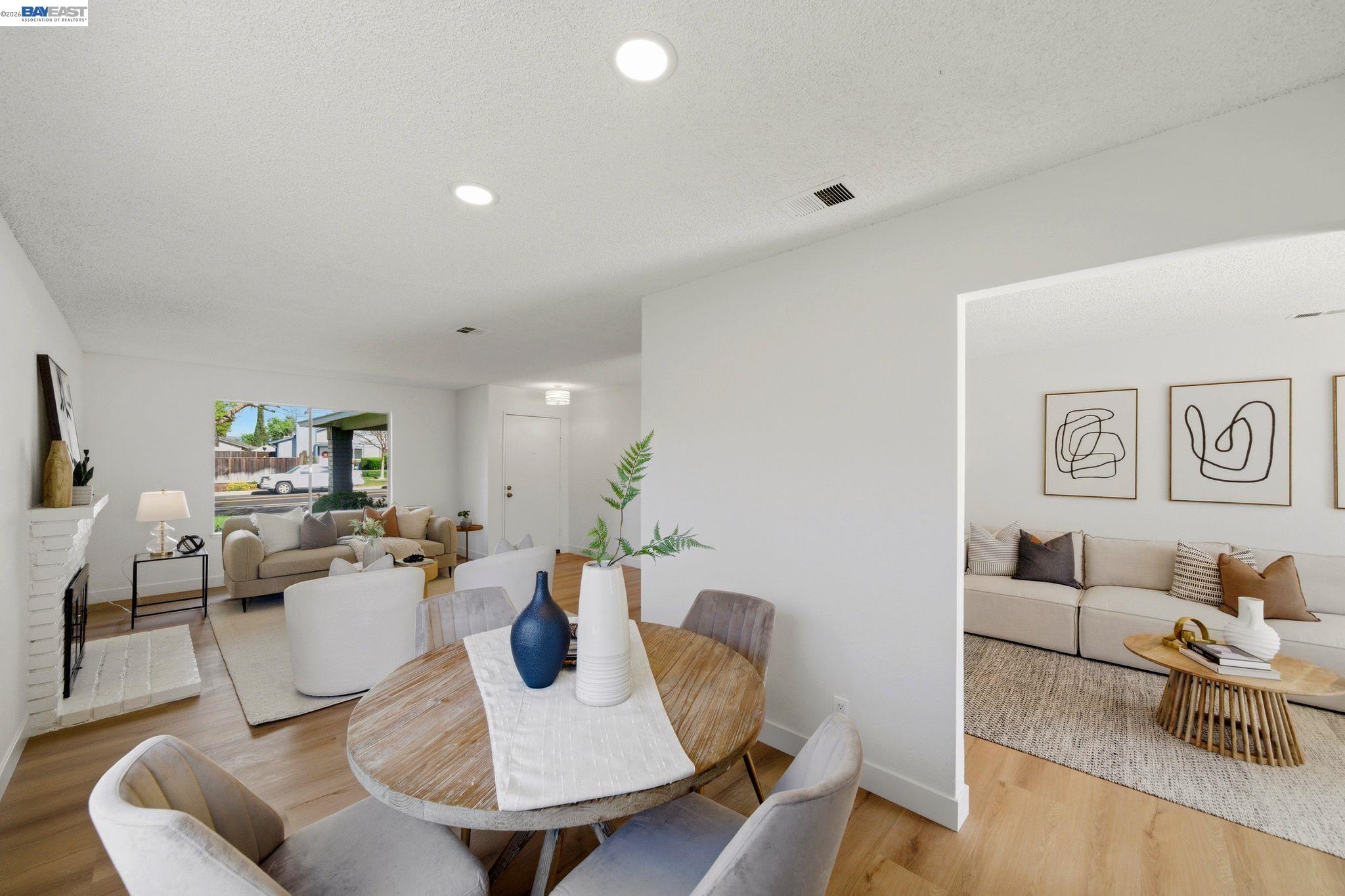 1686 Rhododendron Dr