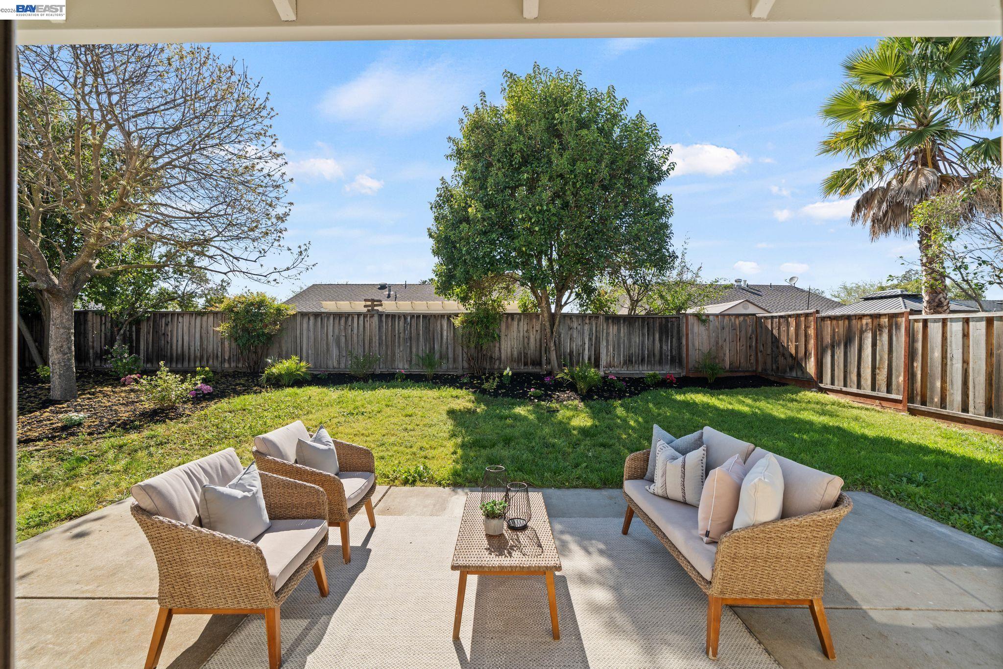 1686 Rhododendron Dr