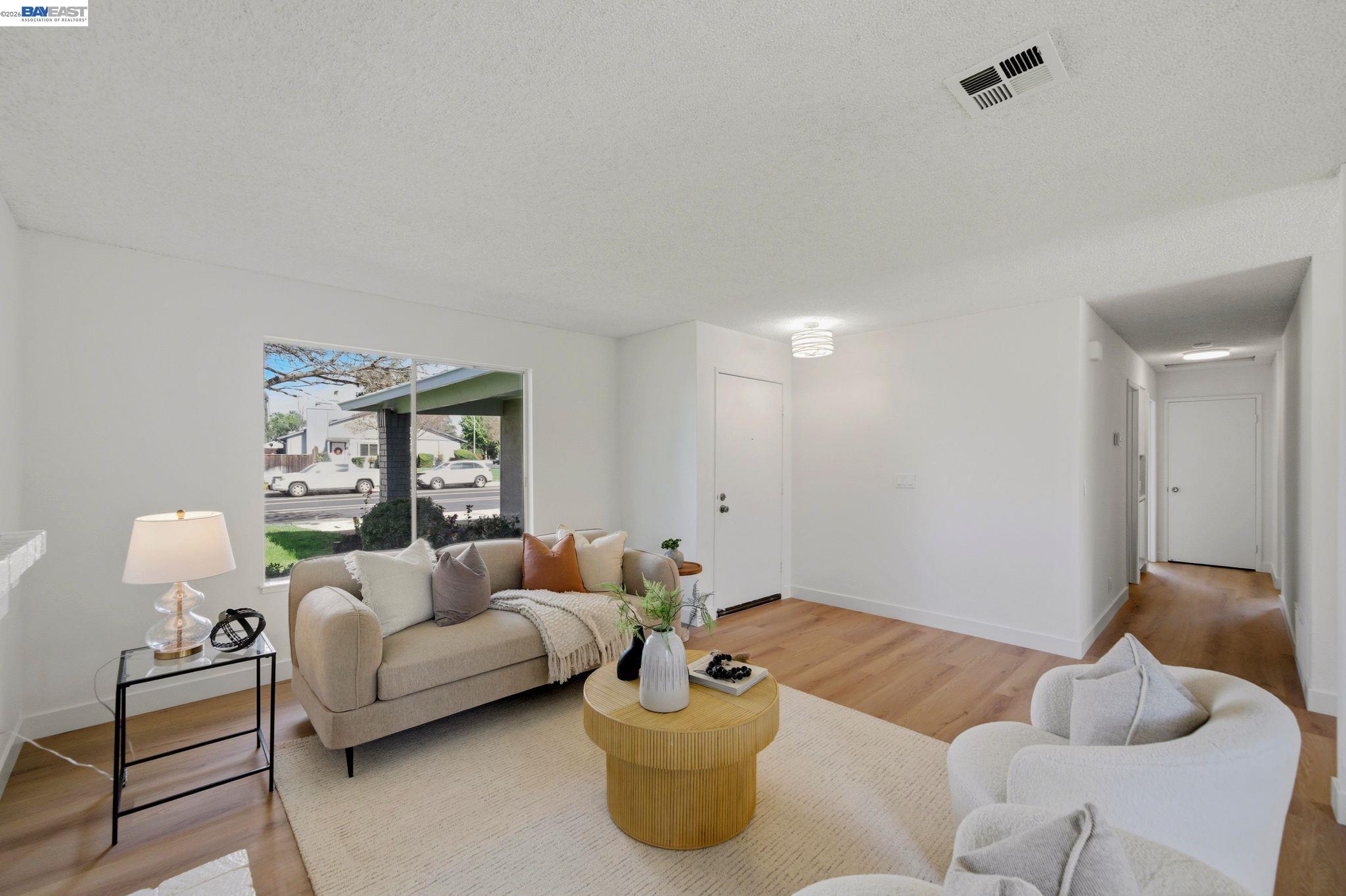 1686 Rhododendron Dr