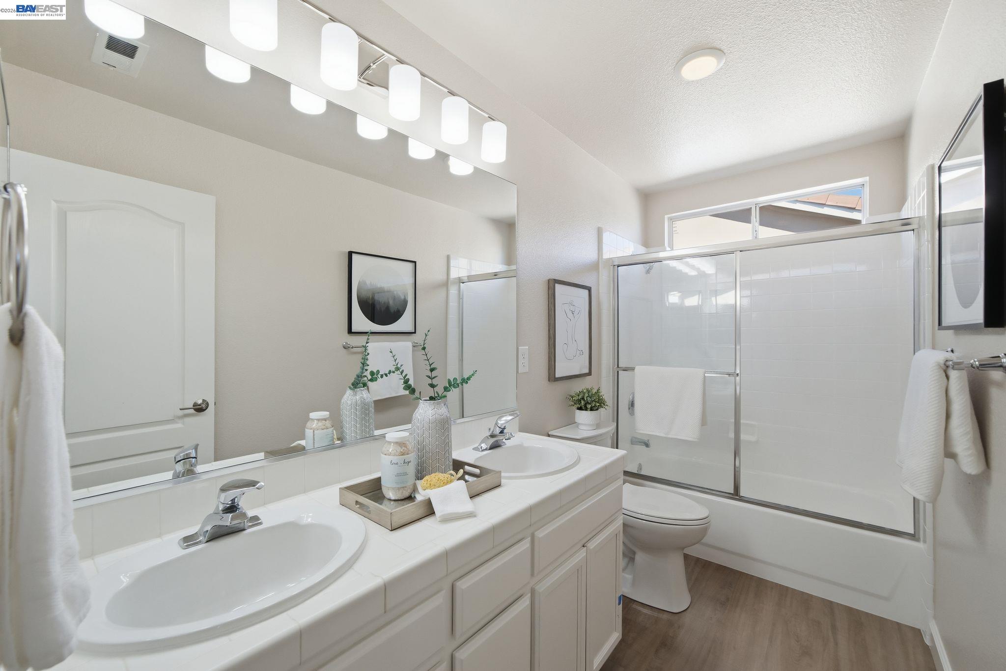 37341 Chinaberry Cmn