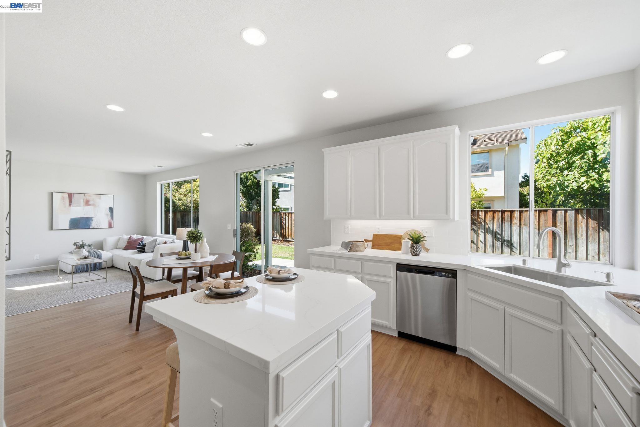 37341 Chinaberry Cmn