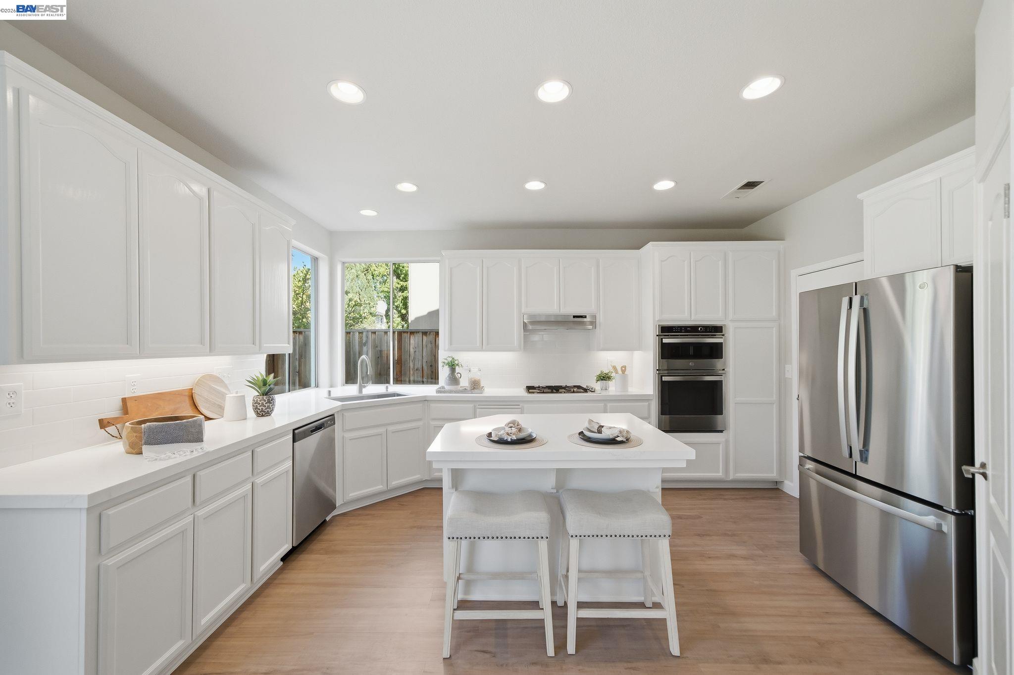 37341 Chinaberry Cmn
