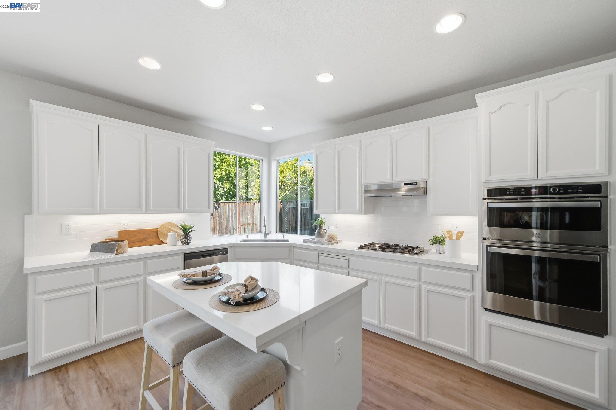 37341 Chinaberry Cmn