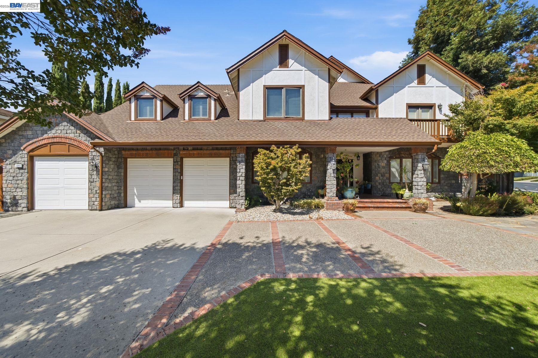 1849 Vinehill Cir