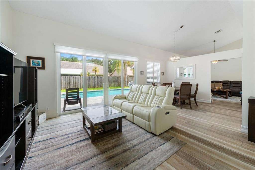 10391 NW 18th Mnr