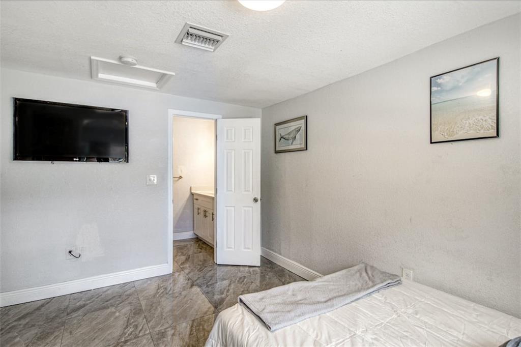 412 SW 11th Ct