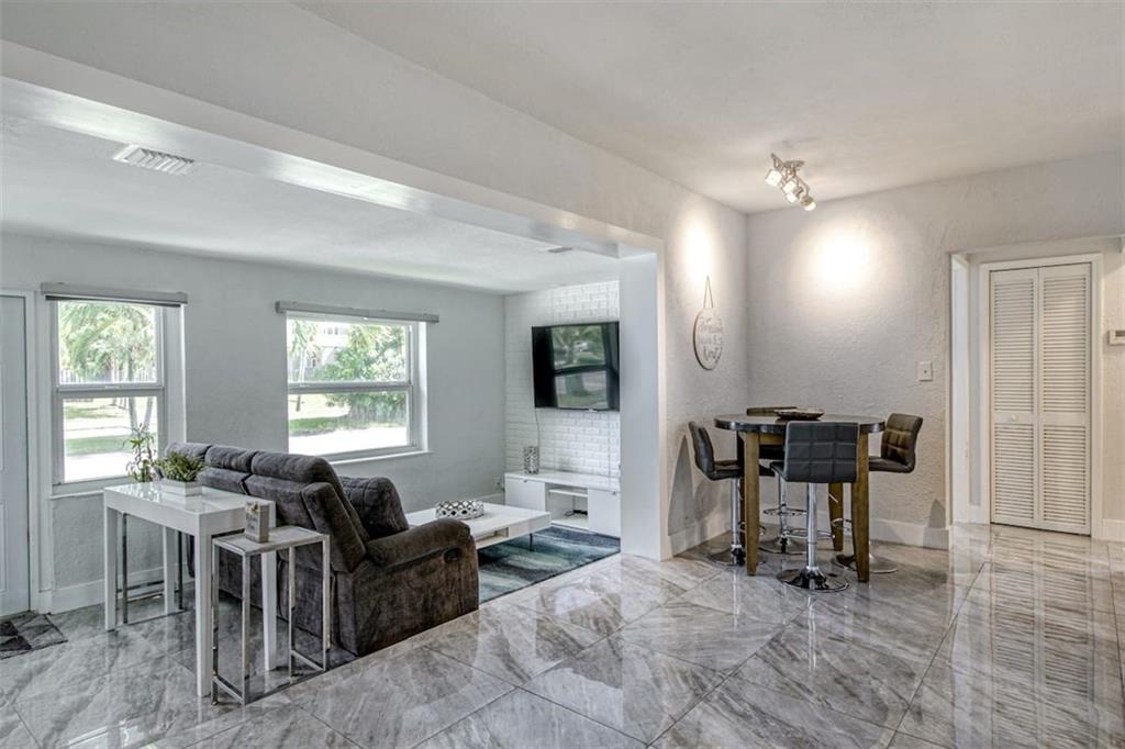 412 SW 11th Ct