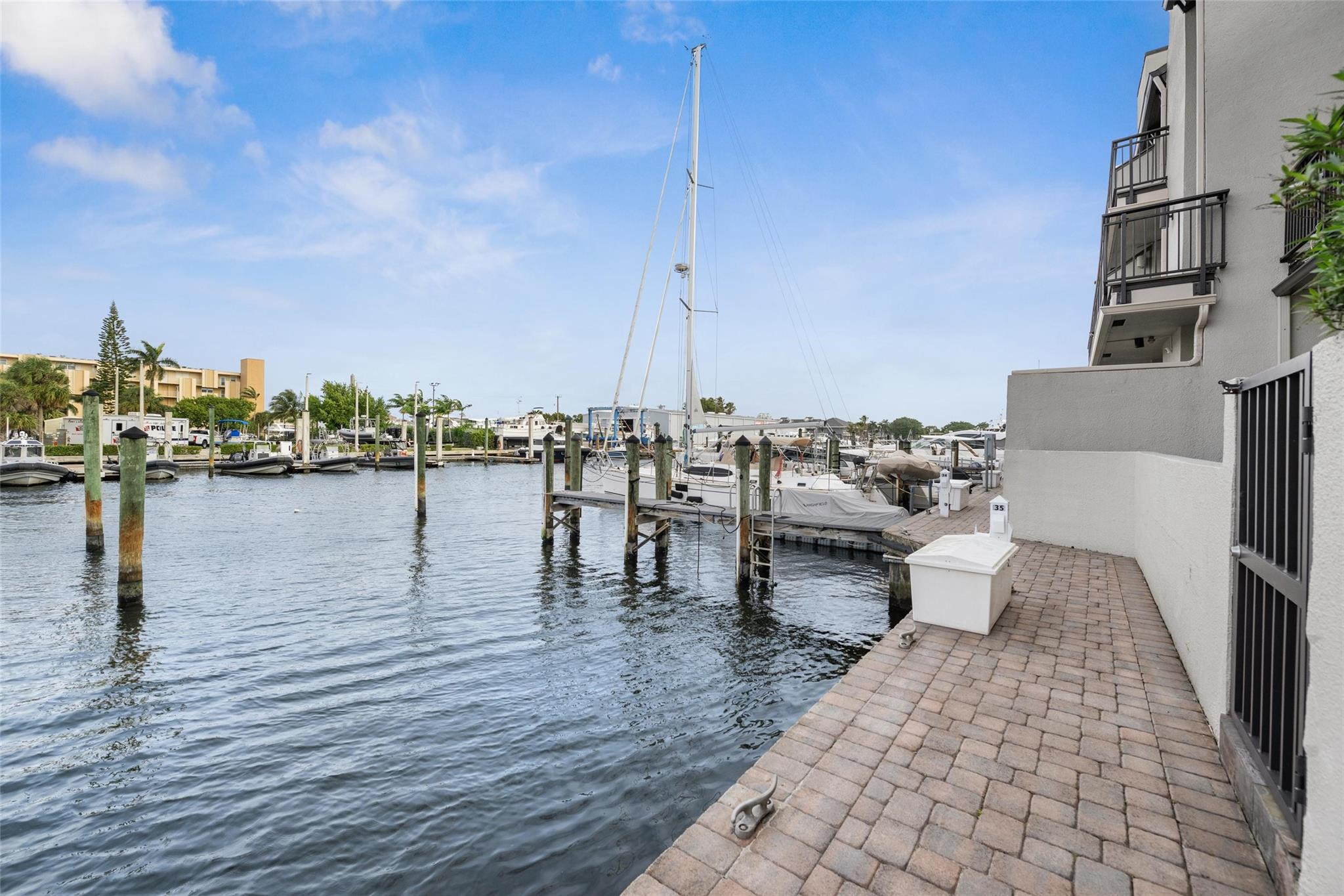 35 Port Side Dr