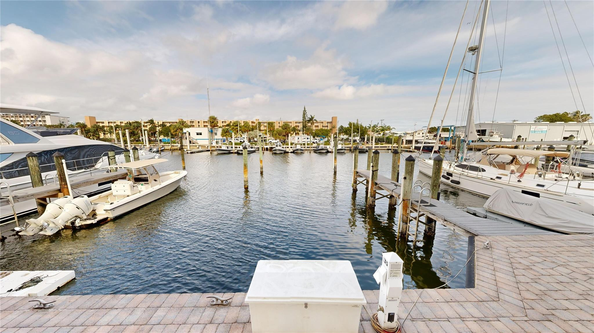 35 Port Side Dr