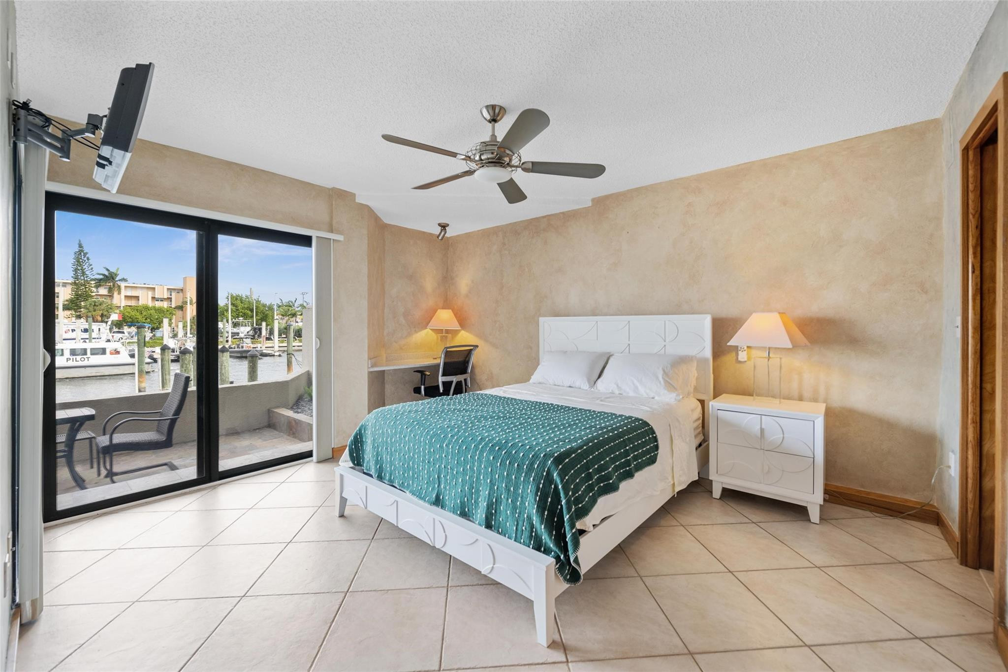 35 Port Side Dr