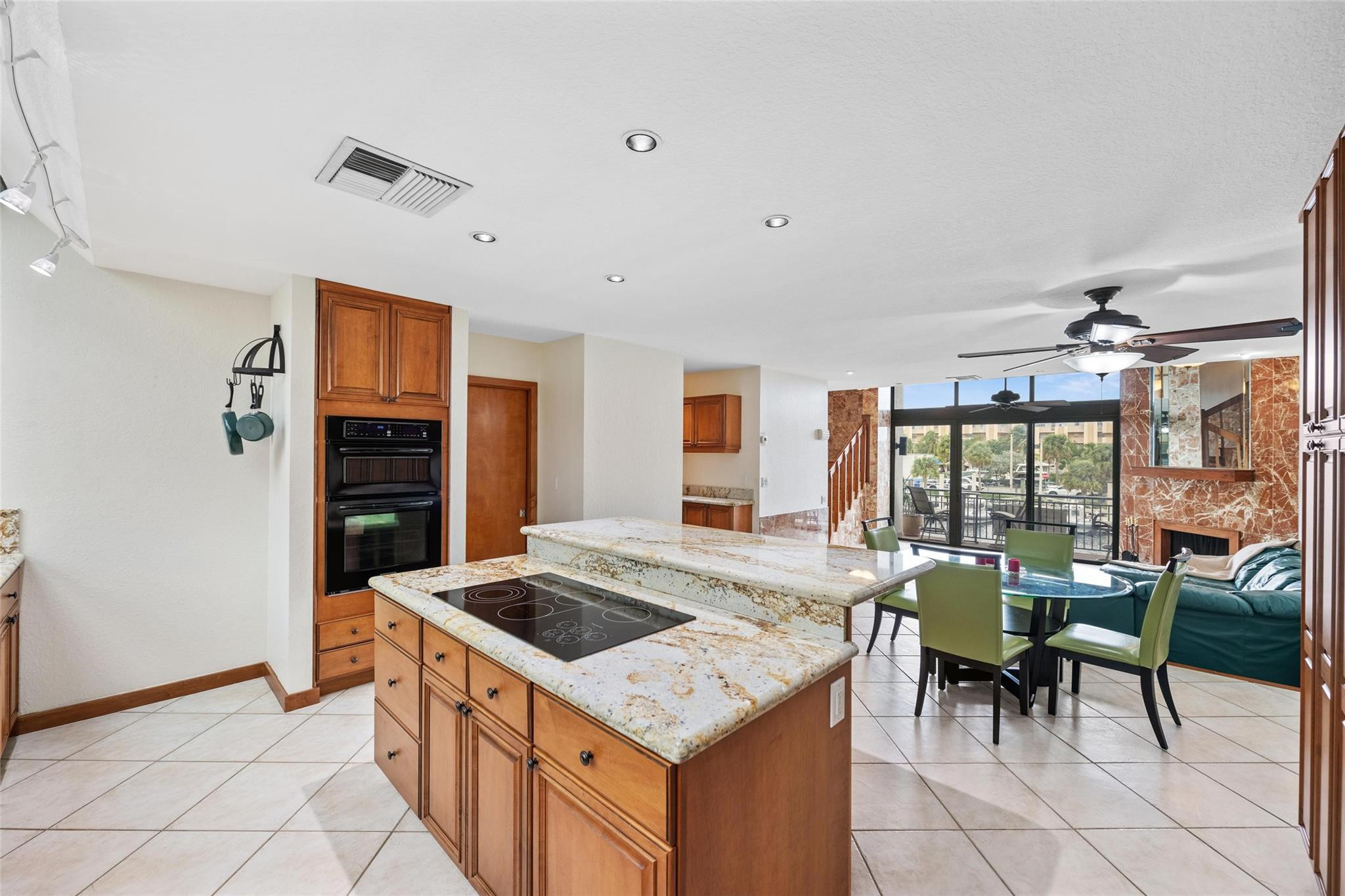 35 Port Side Dr