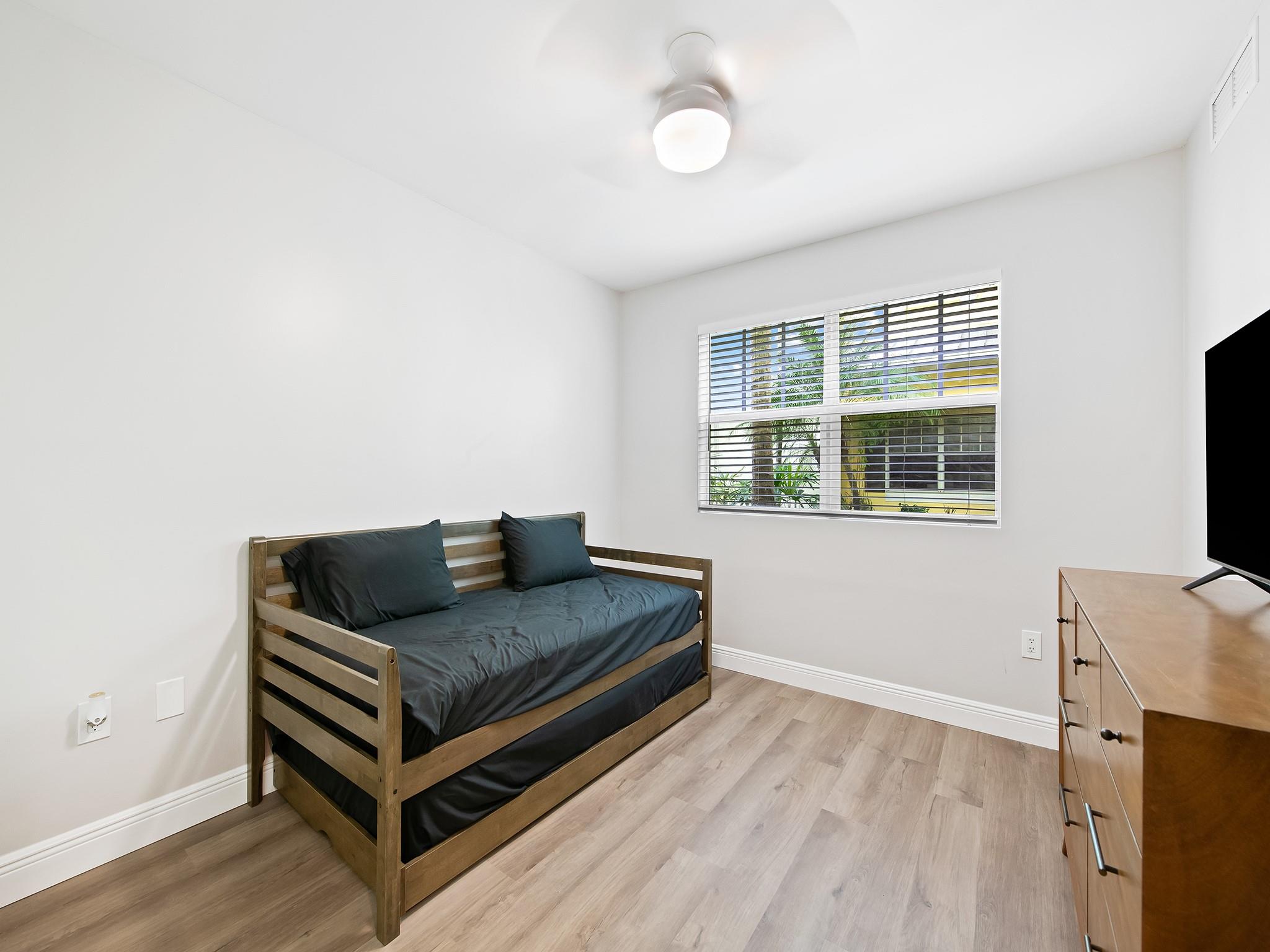 701 SE 16th Street 5