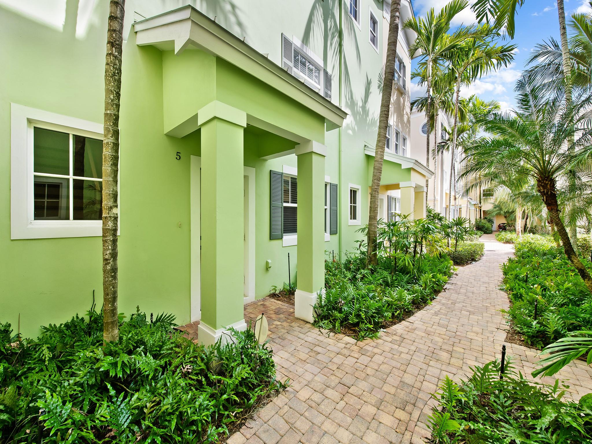 701 SE 16th Street 5