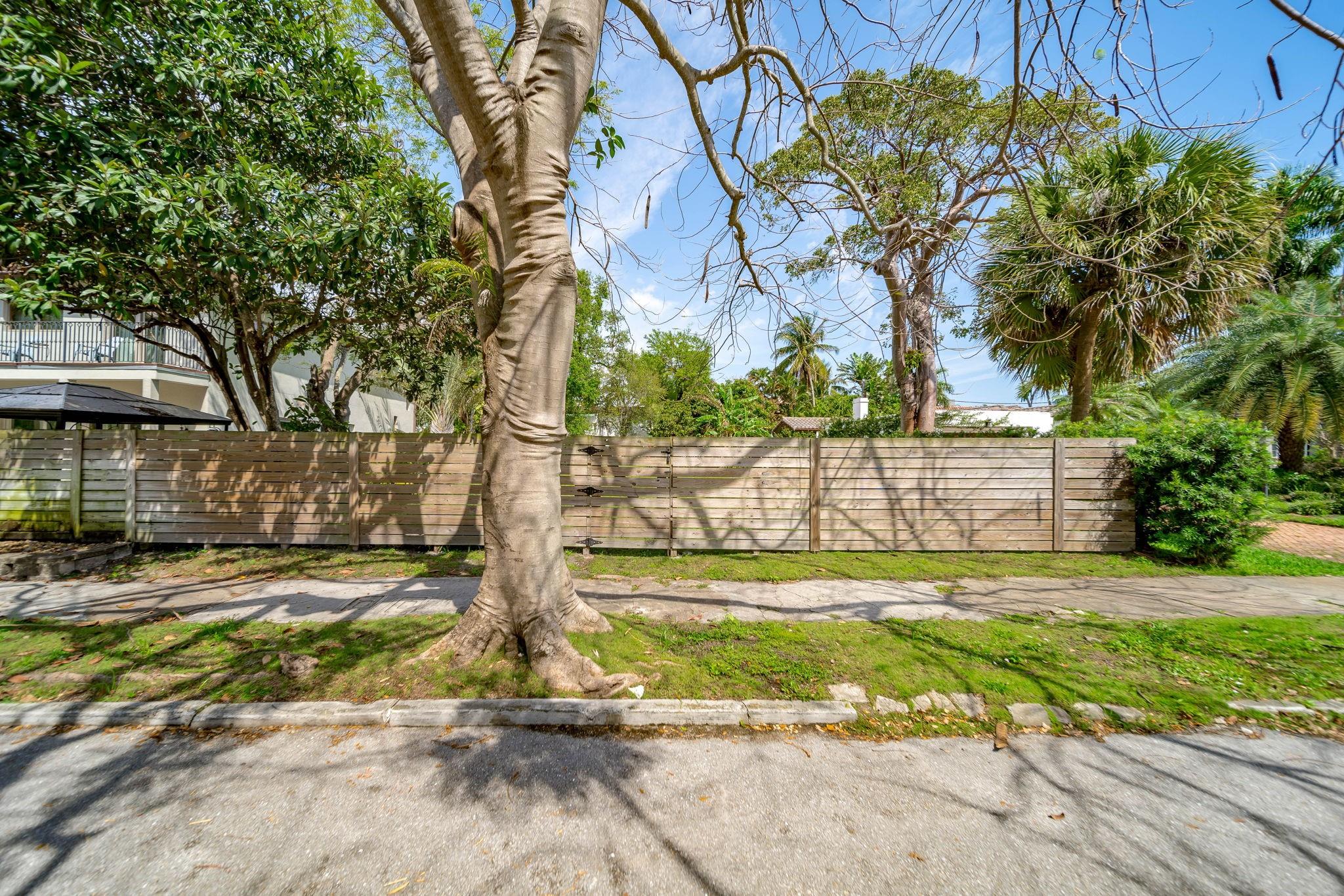 1609 SE 4th St