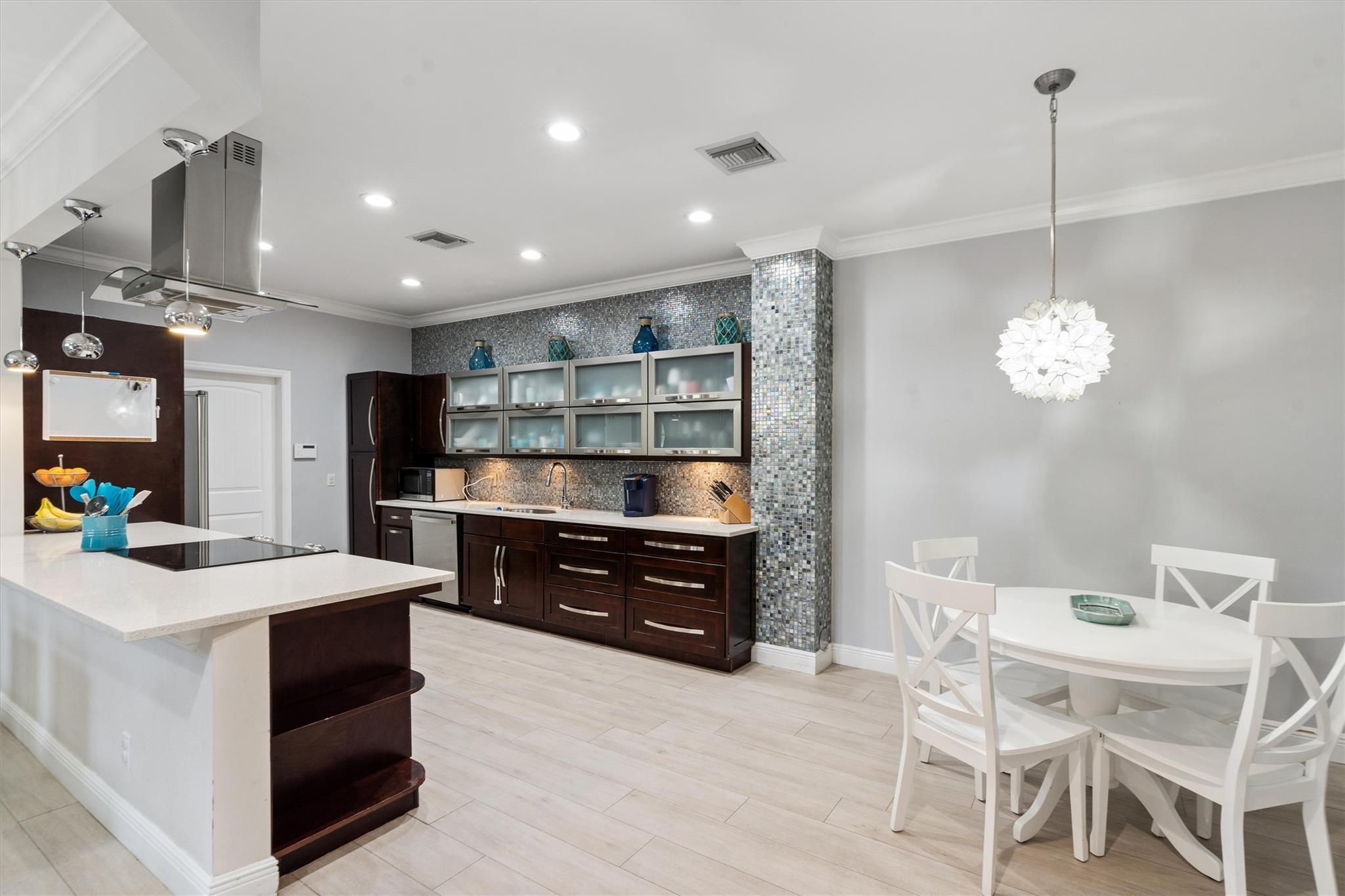 1610 NE 1st Street 4