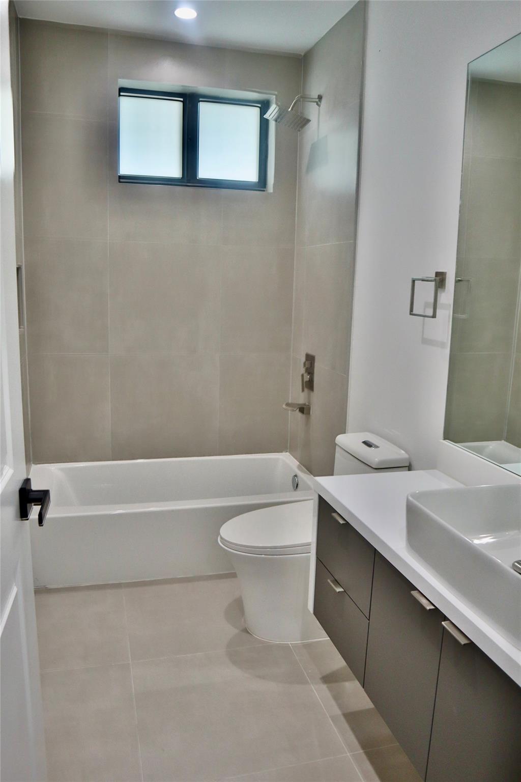 1290 NE 35 Street 1290