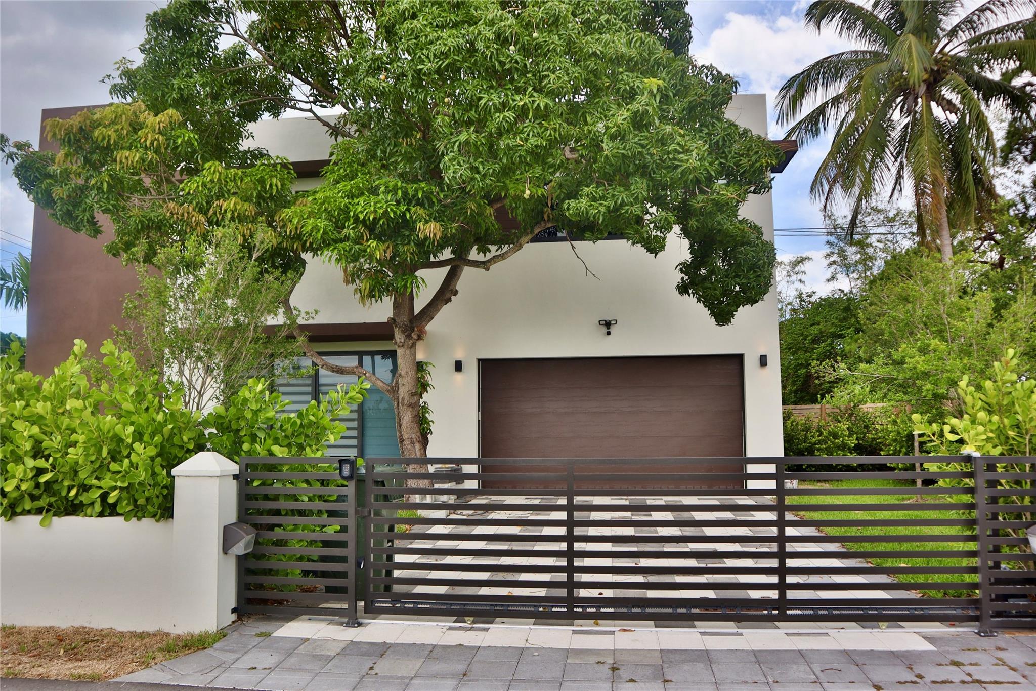 1290 NE 35 Street 1290