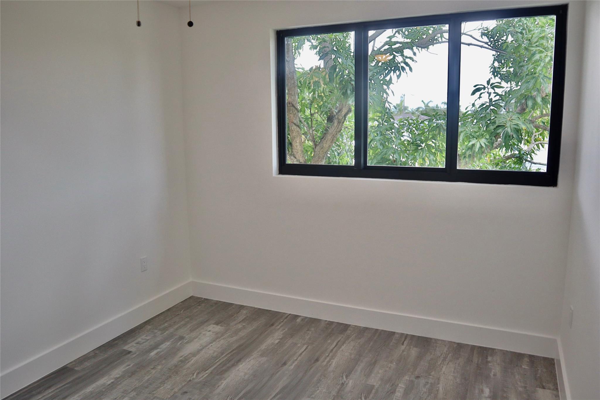 1290 NE 35 Street 1290