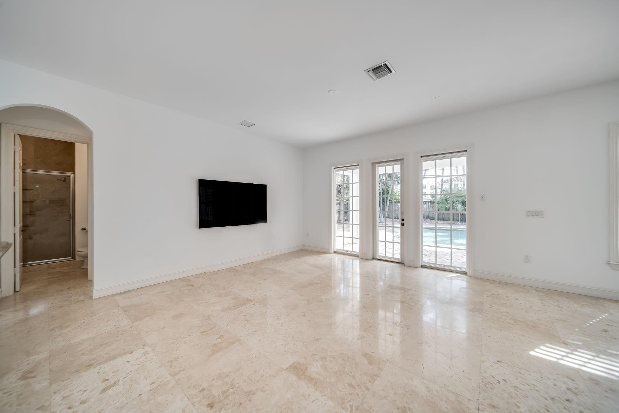 2626 Alamanda Ct