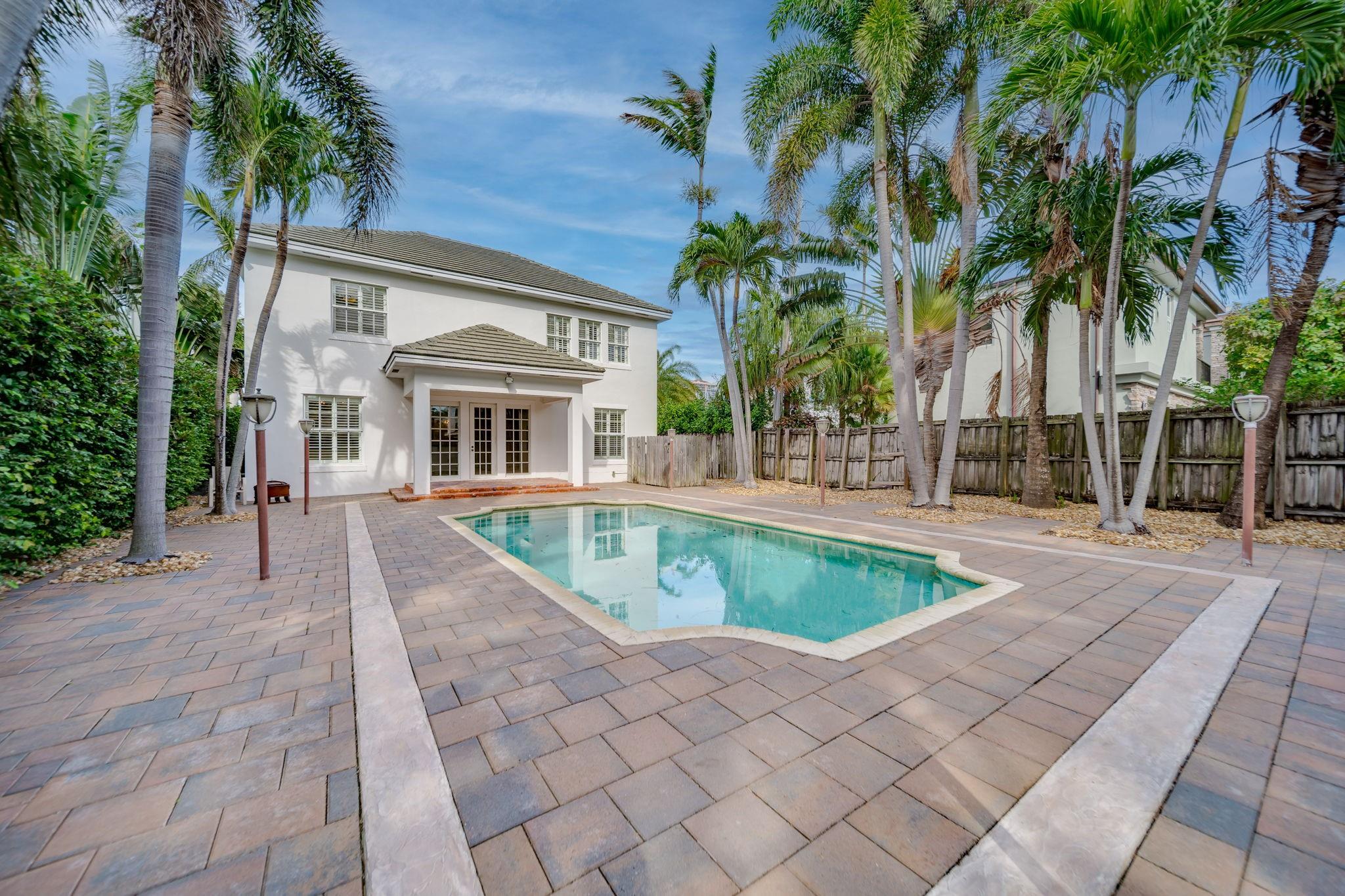 2626 Alamanda Ct