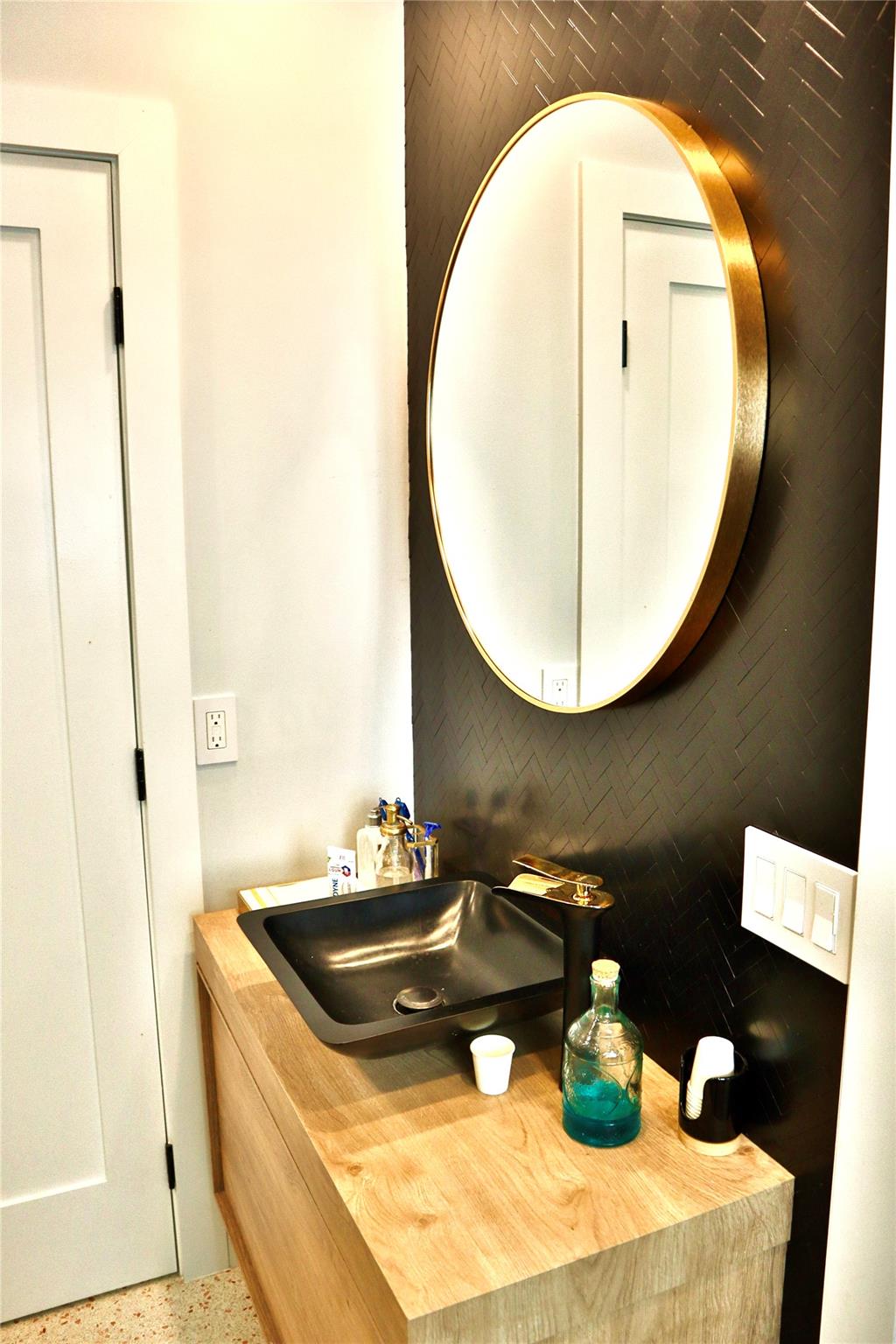 1900 Coral Gardens Drive